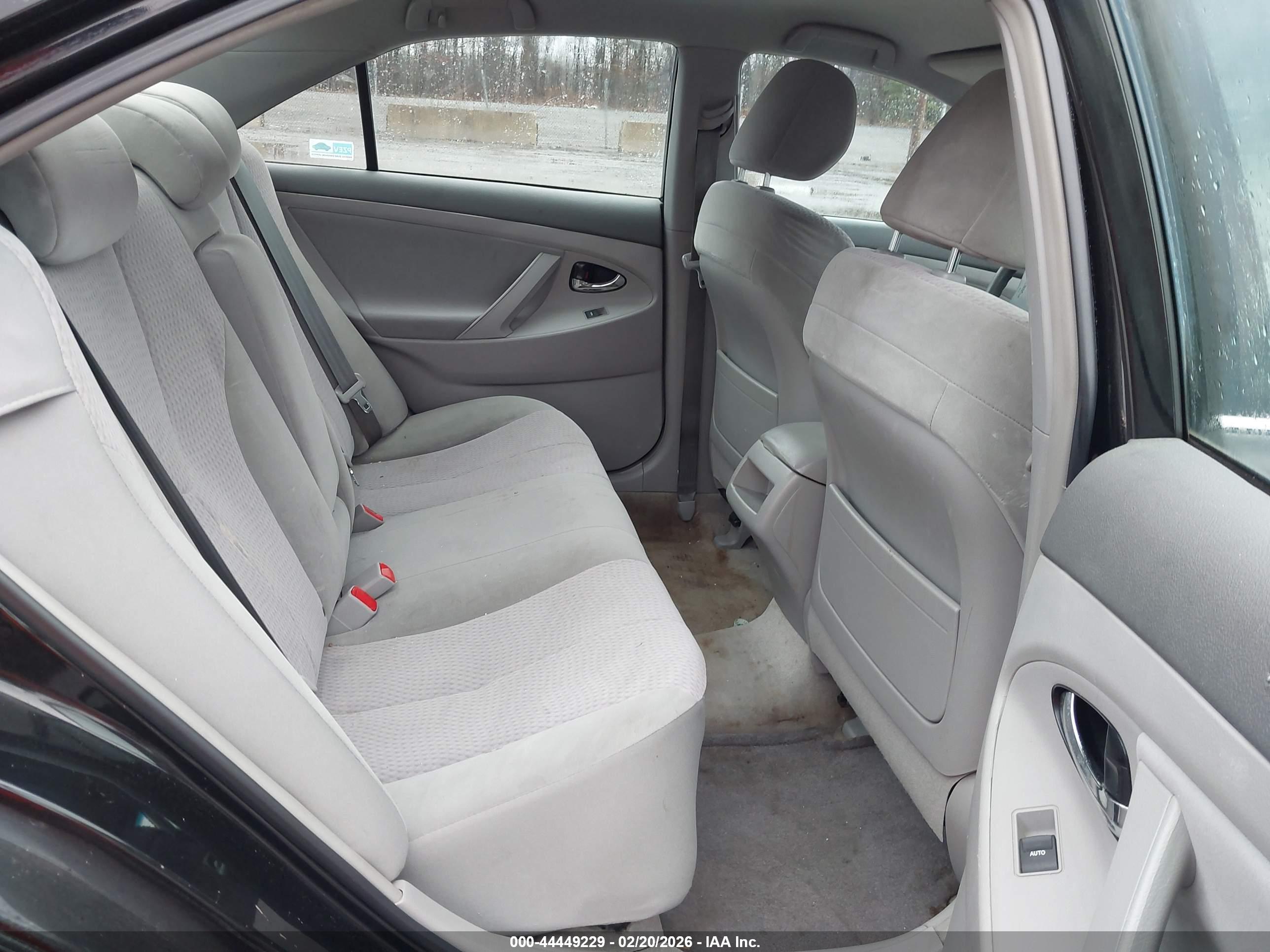 TOYOTA CAMRY image 8