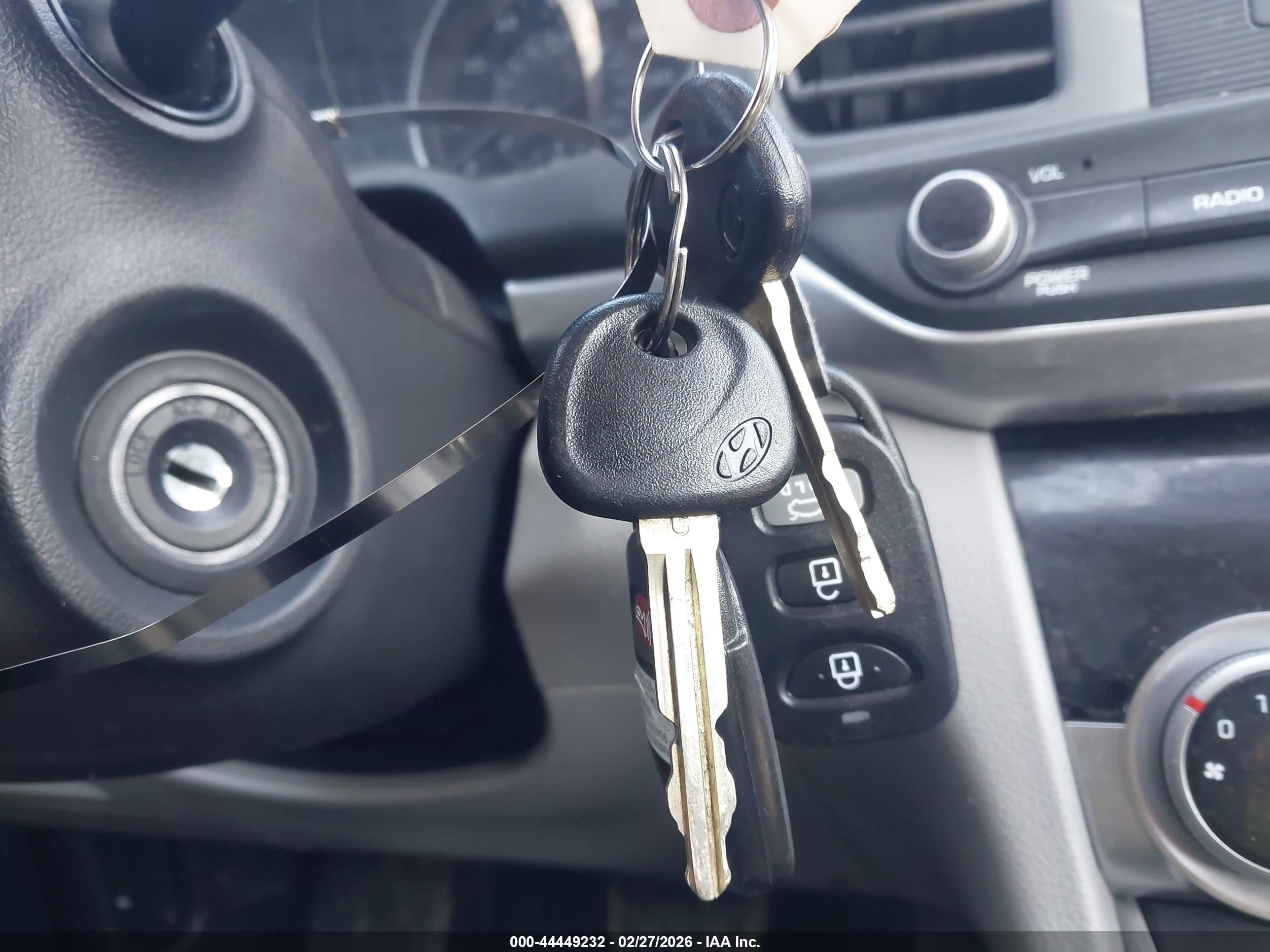HYUNDAI ELANTRA image 11
