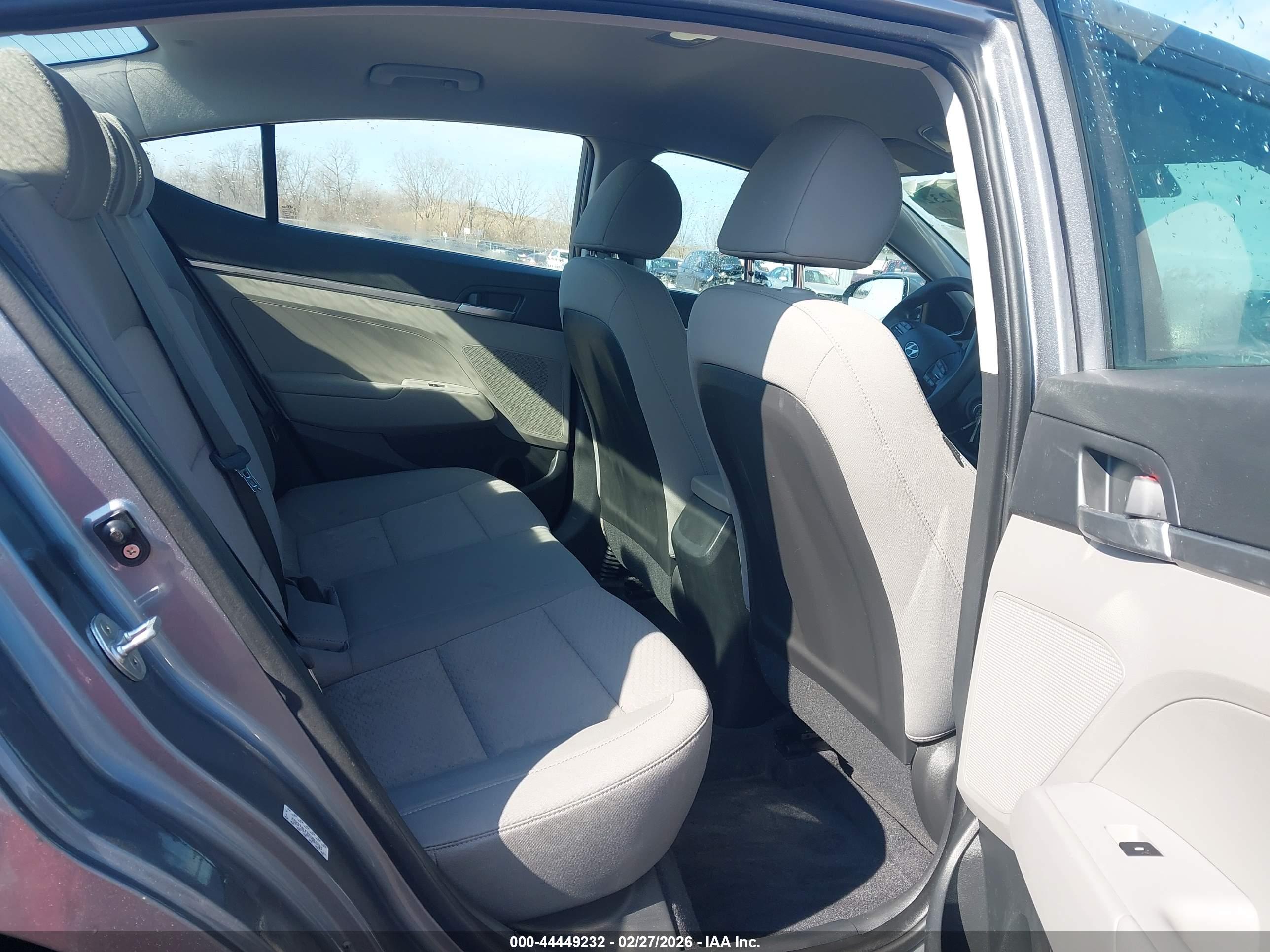 HYUNDAI ELANTRA image 8
