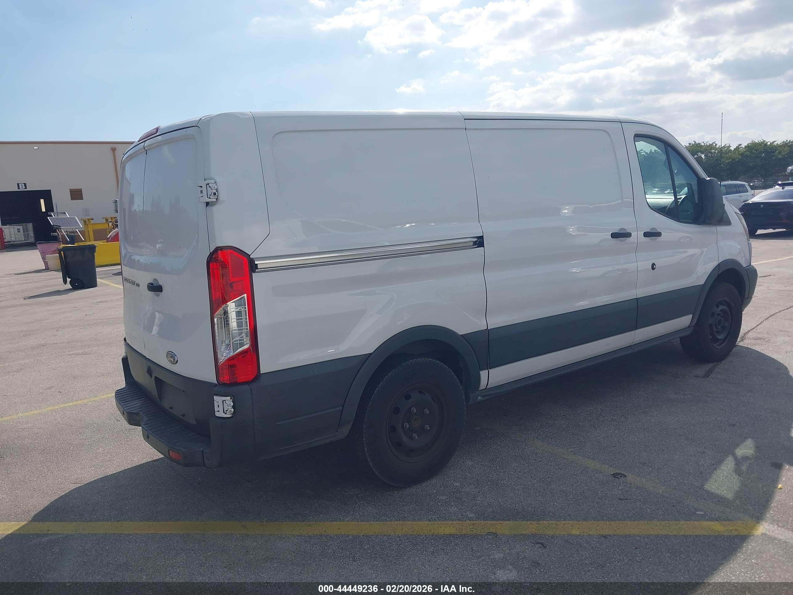 FORD TRANSIT-150 image 4