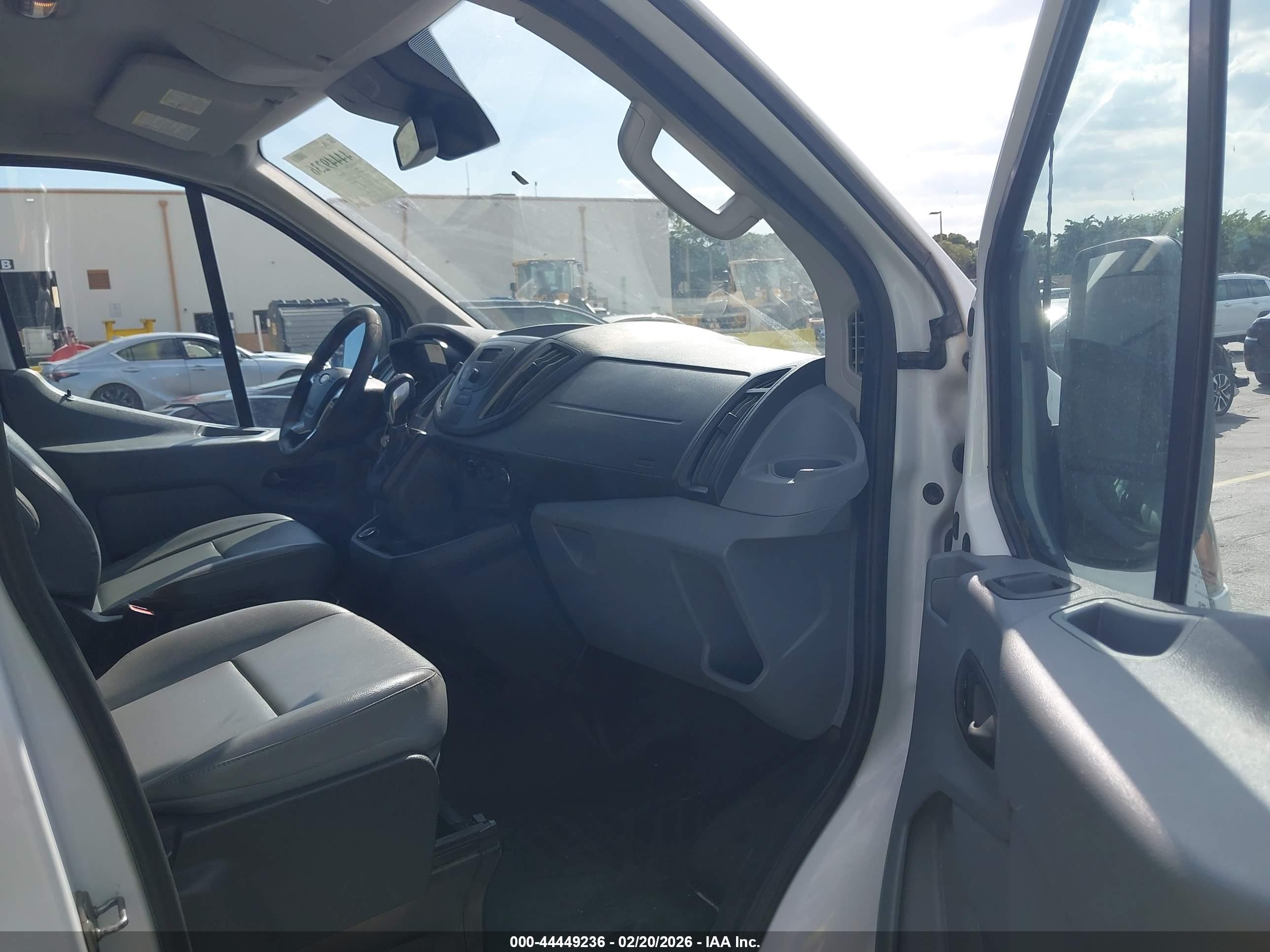 FORD TRANSIT-150 image 5