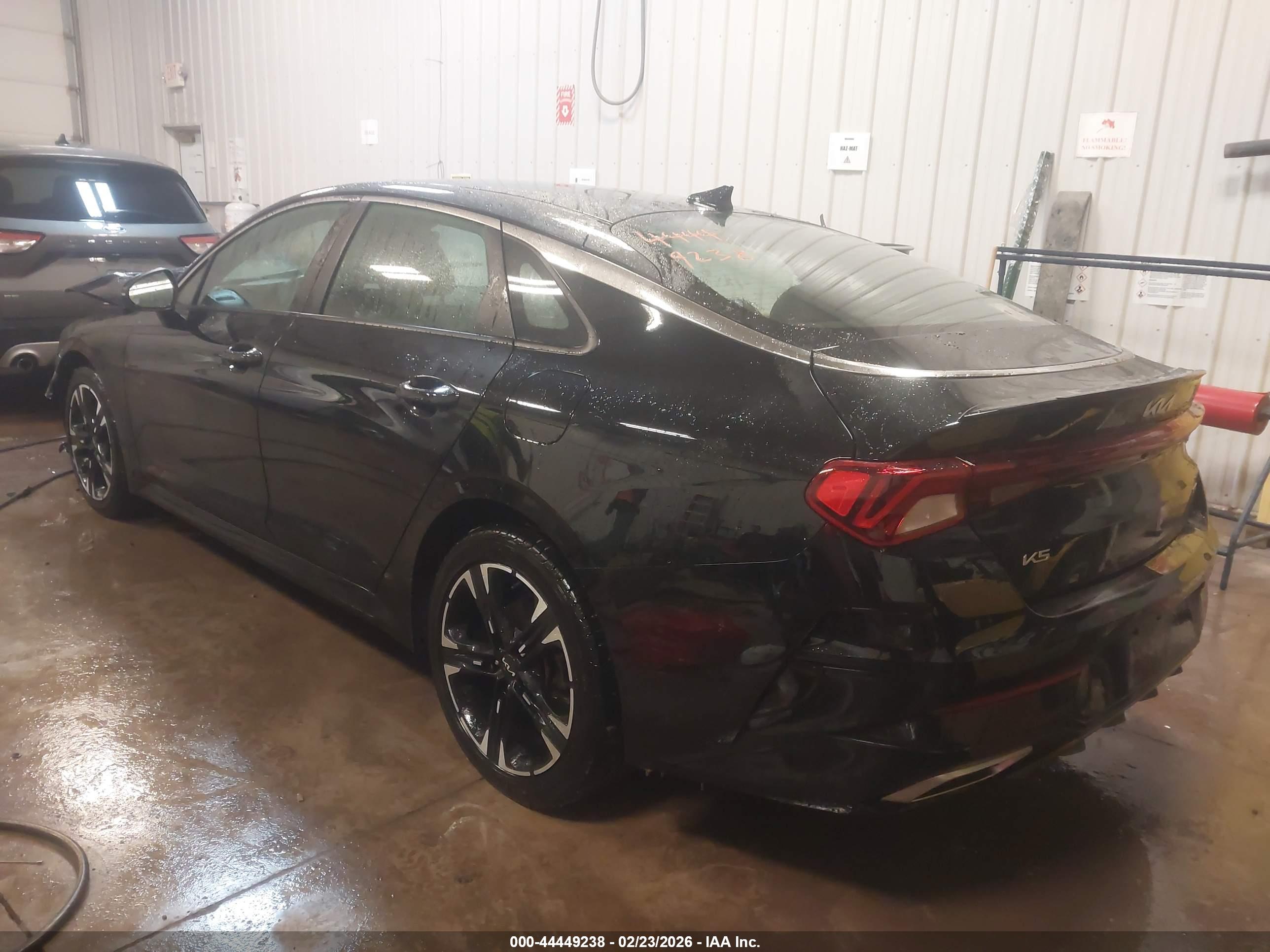KIA K5 image 3