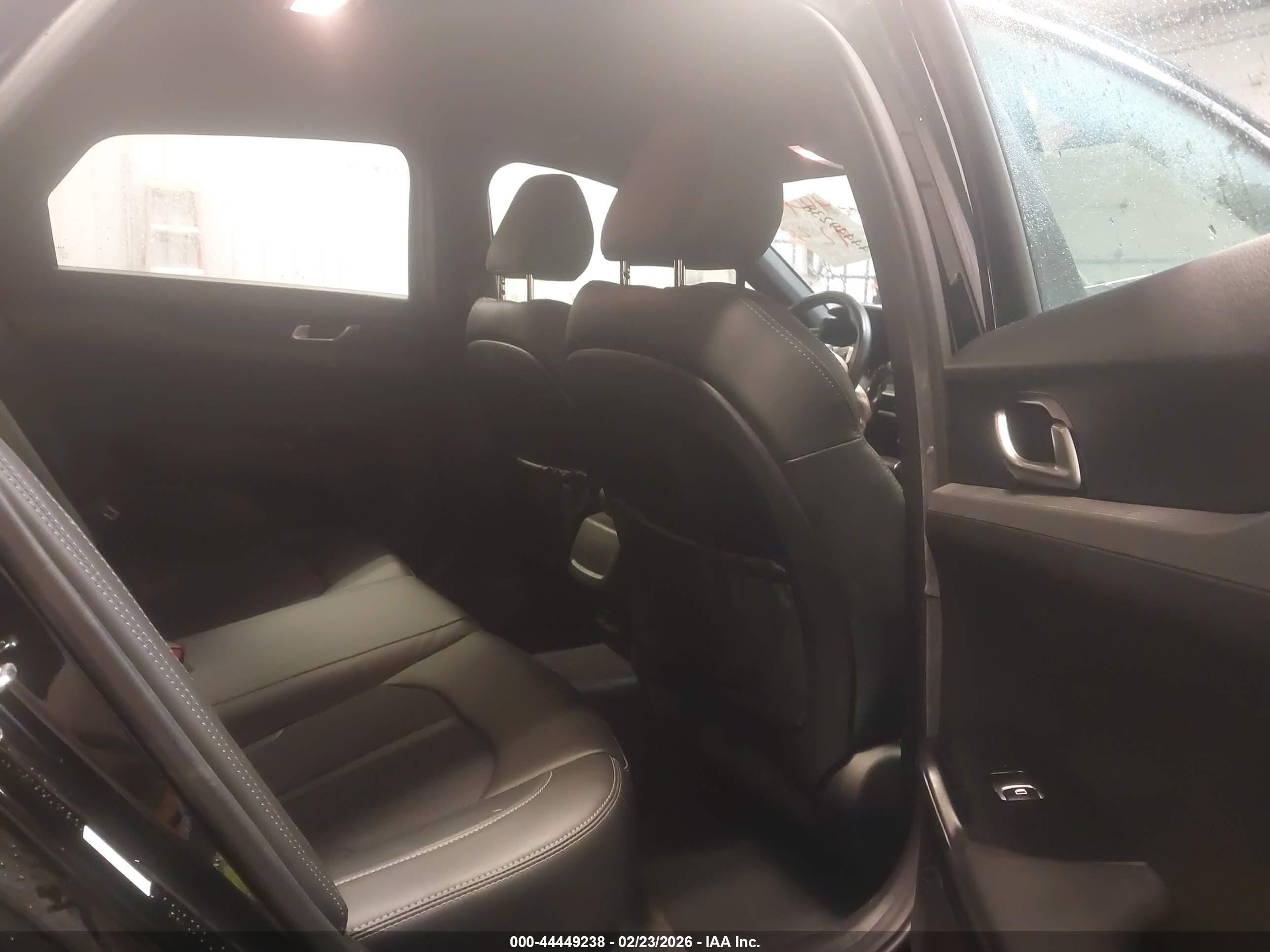 KIA K5 image 8