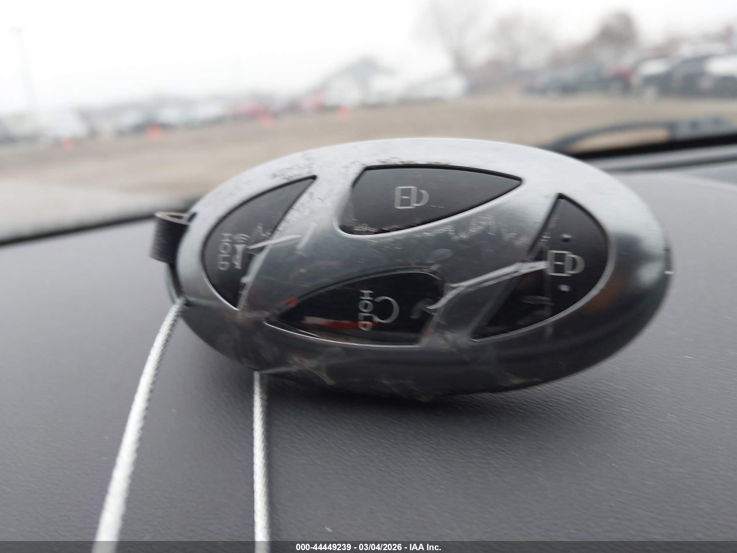 HYUNDAI TUCSON image 11