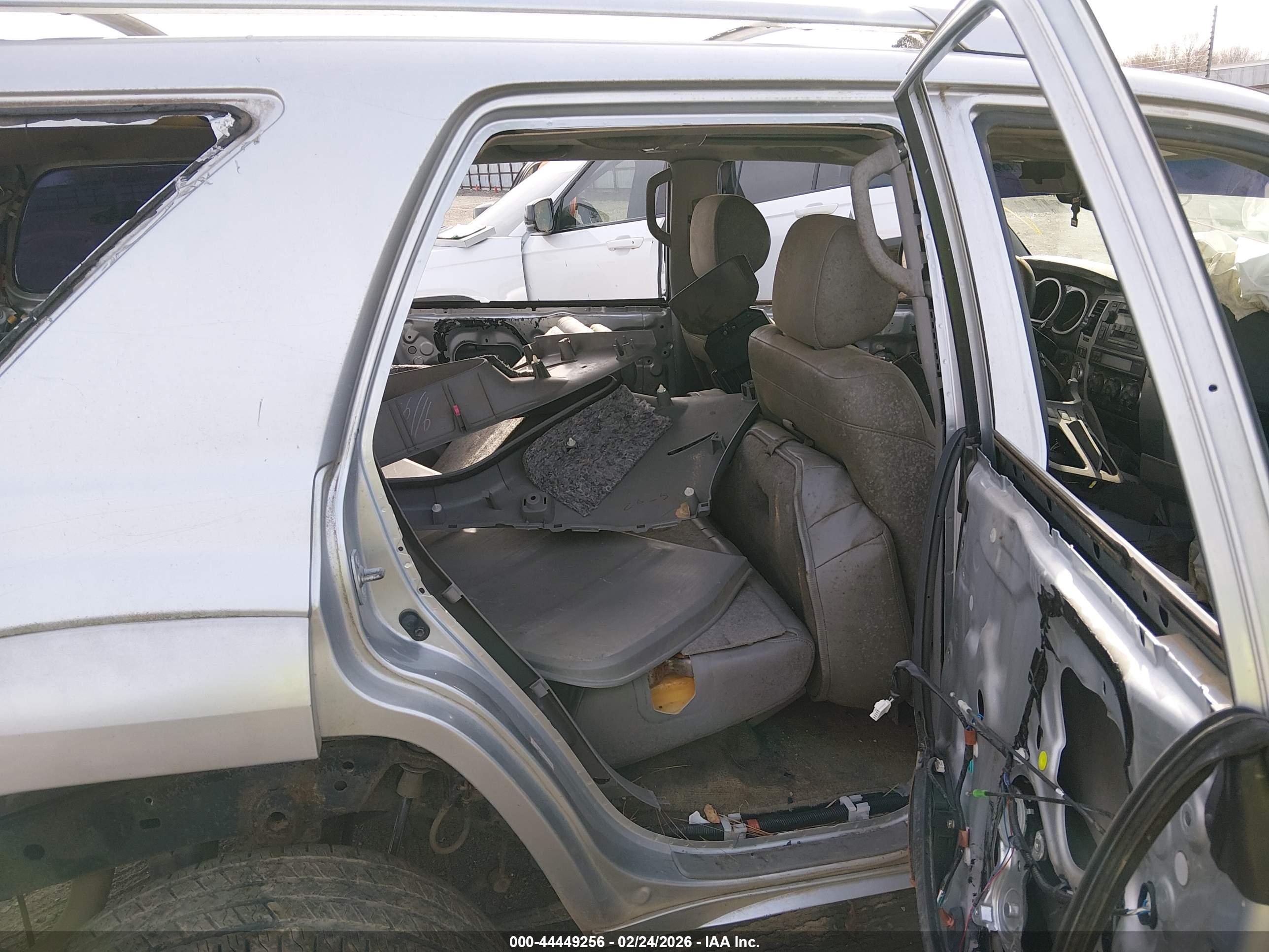 TOYOTA 4RUNNER image 8