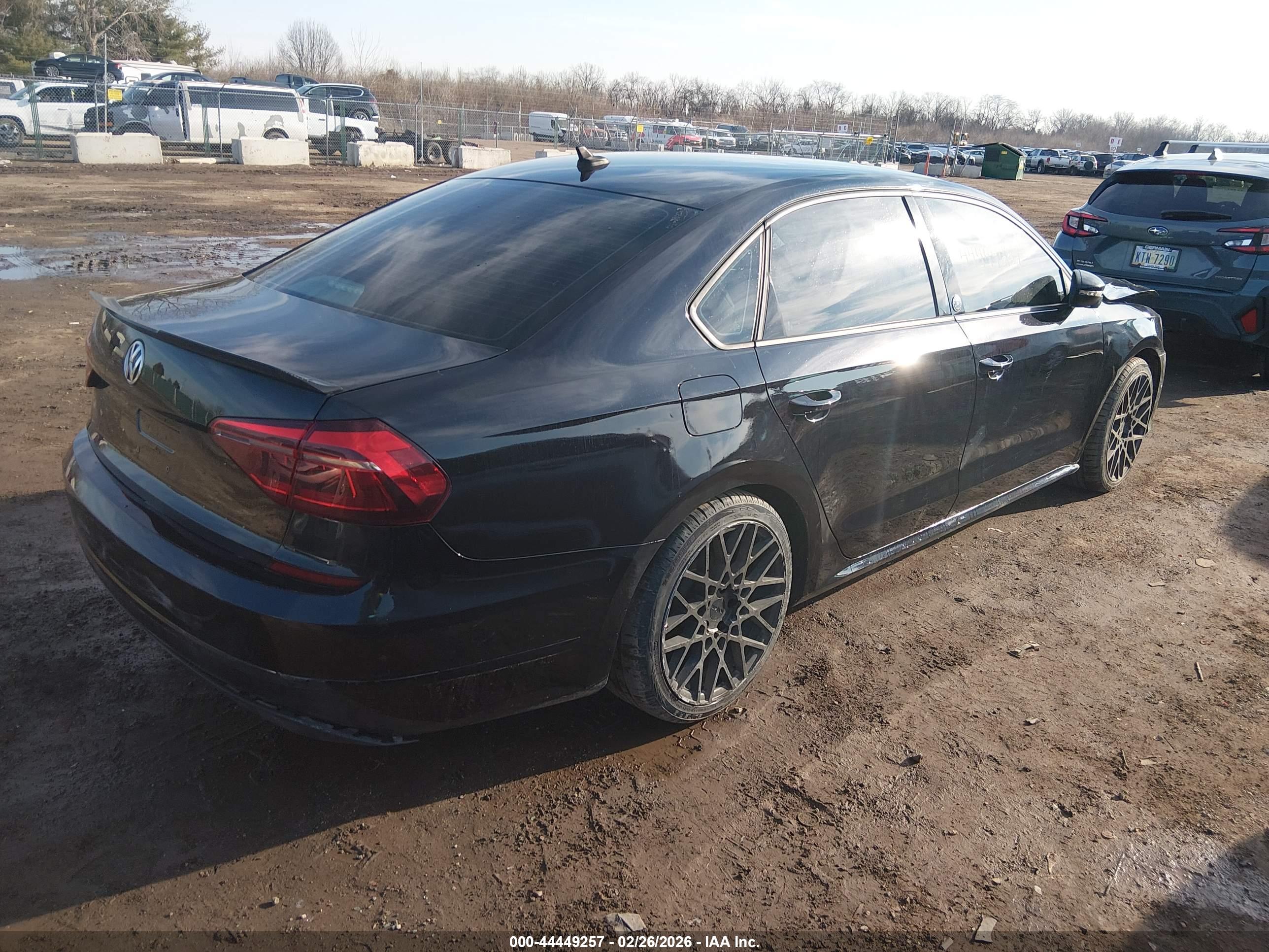 VOLKSWAGEN PASSAT image 4