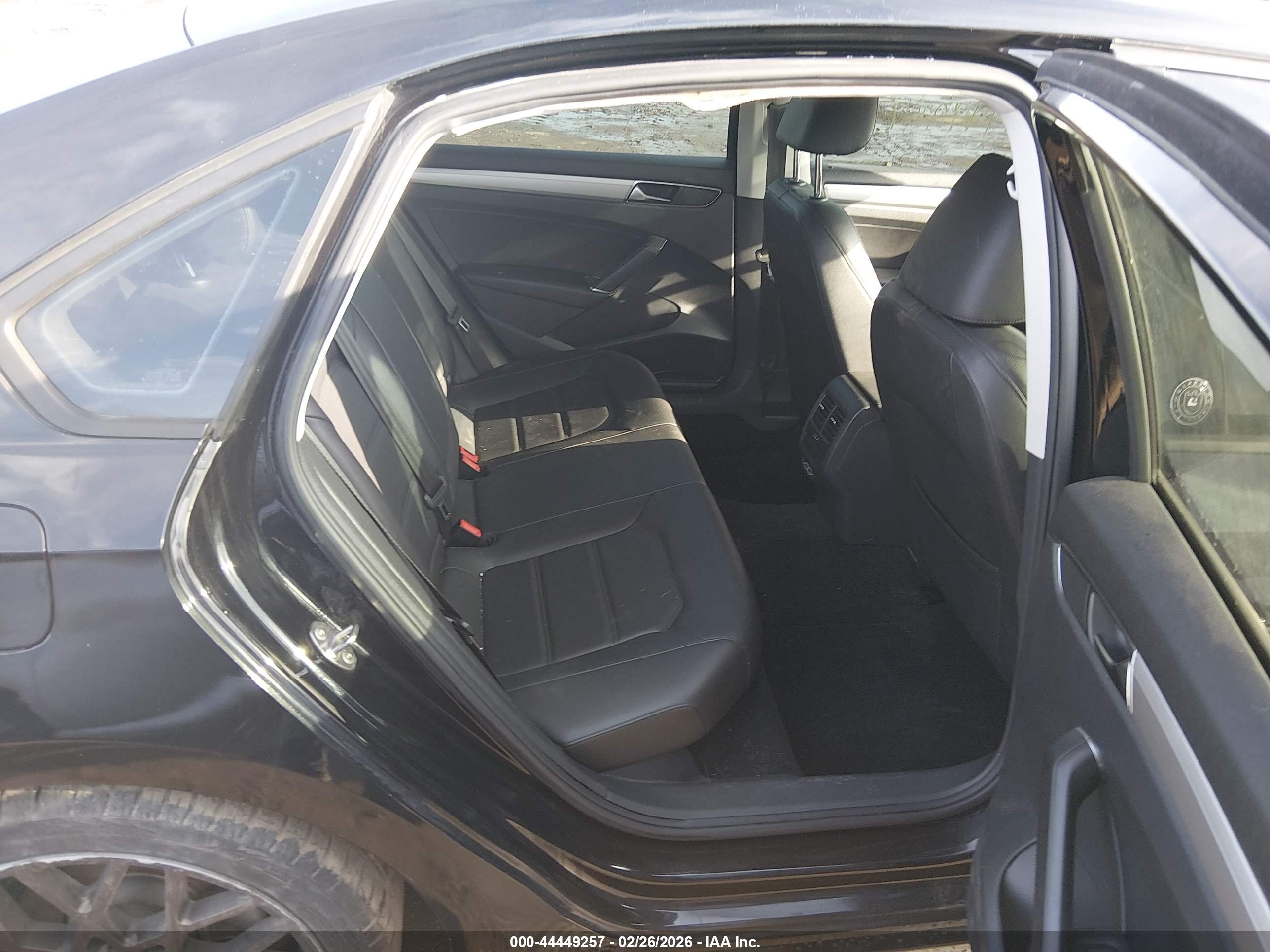 VOLKSWAGEN PASSAT image 8