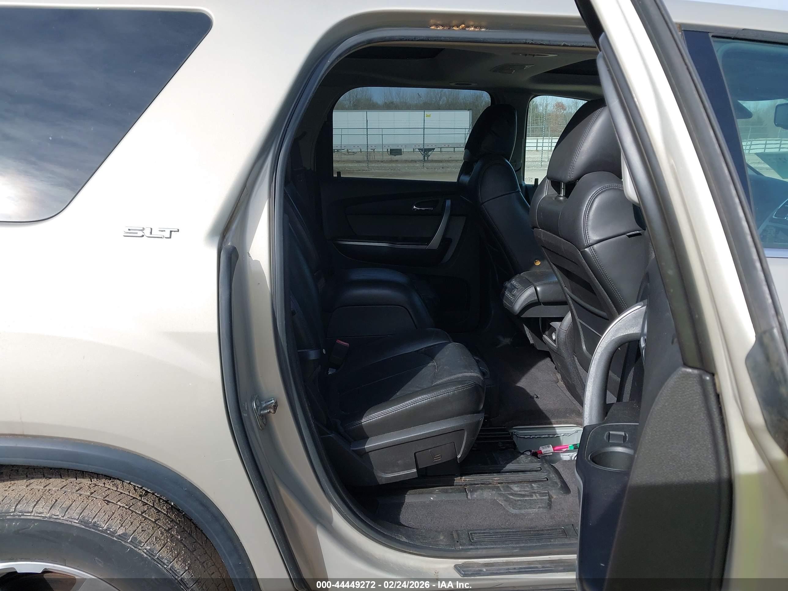 GMC ACADIA image 8