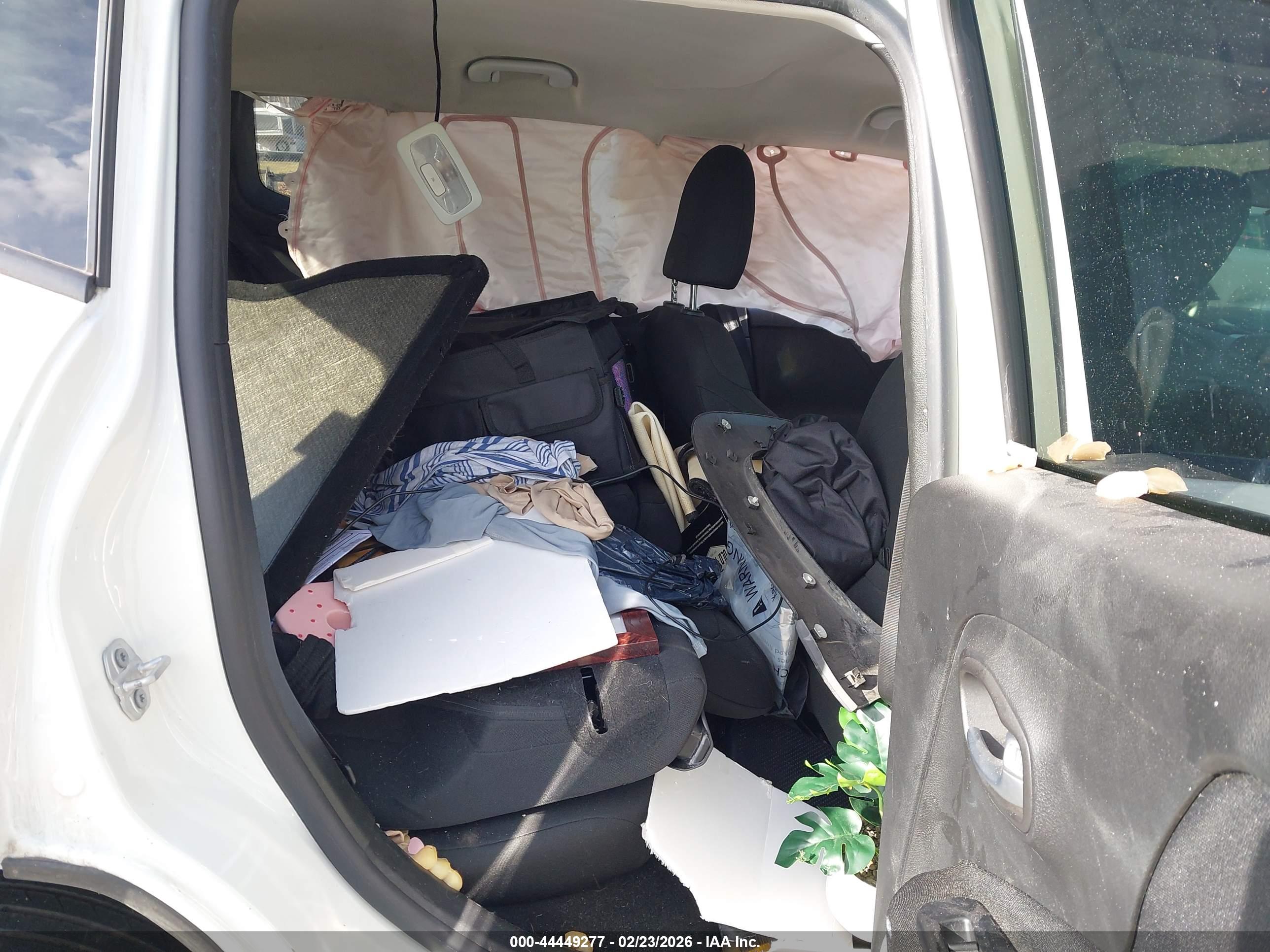 JEEP RENEGADE image 8