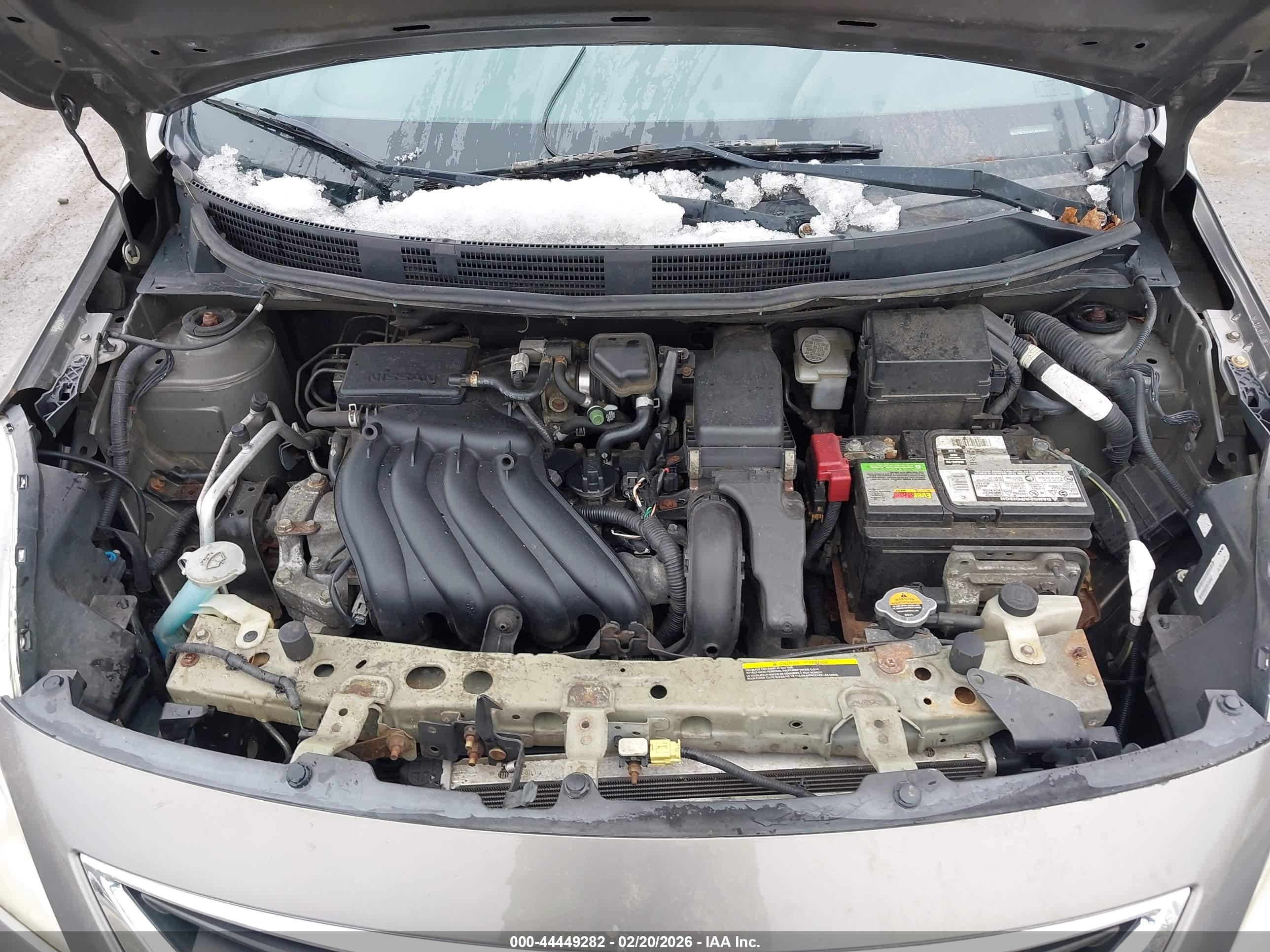 NISSAN VERSA image 10