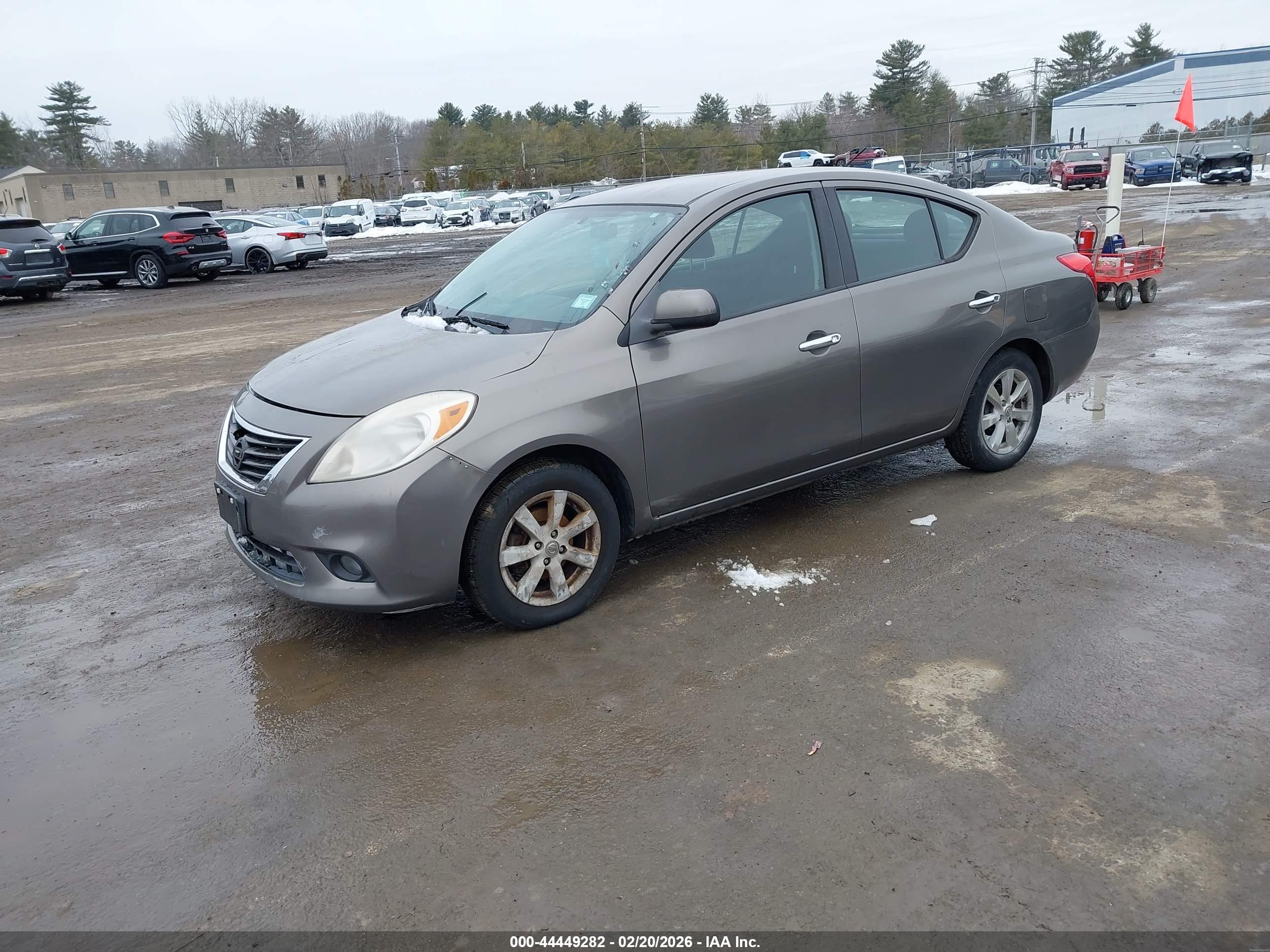 NISSAN VERSA image 2