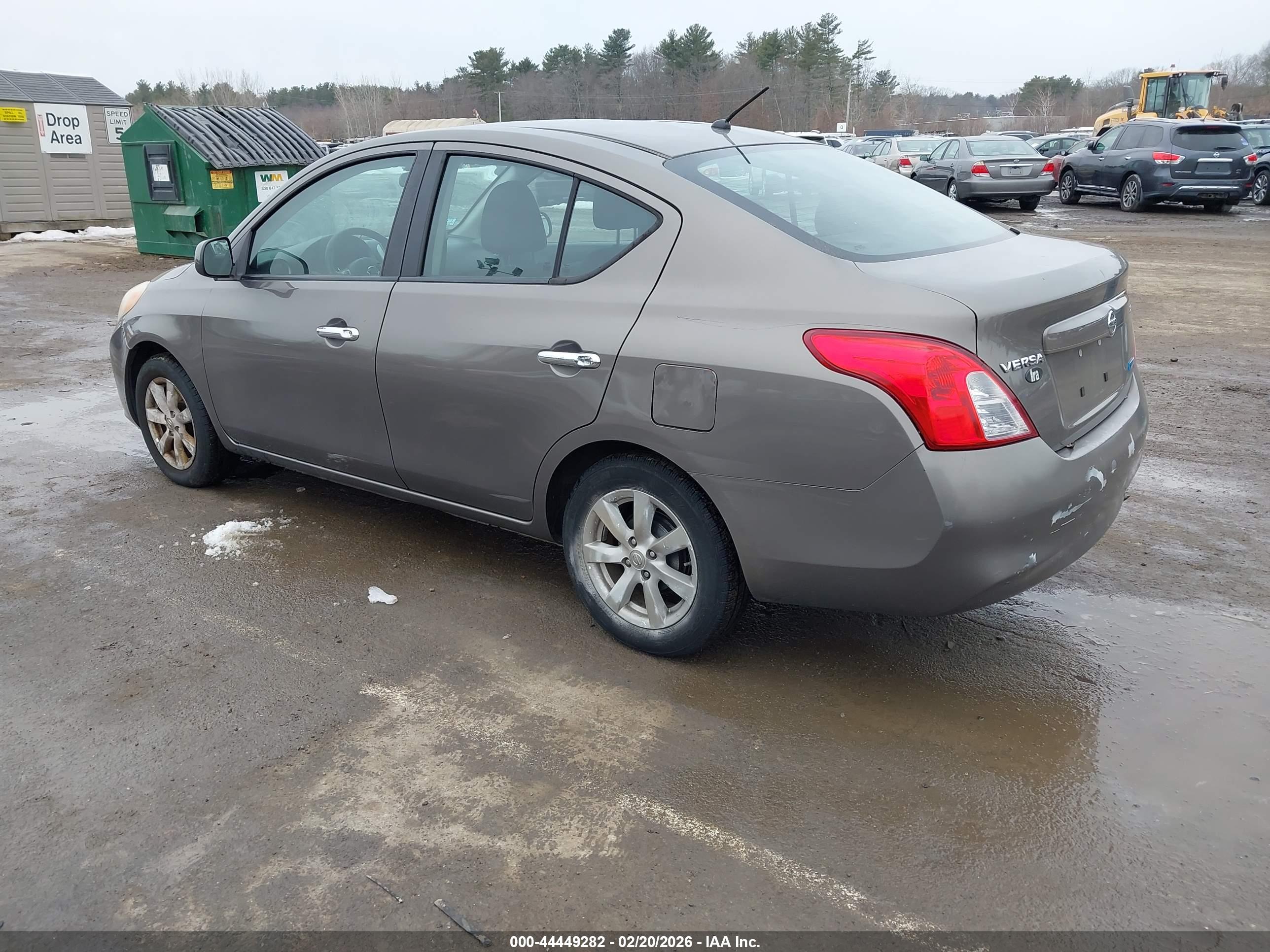 NISSAN VERSA image 3