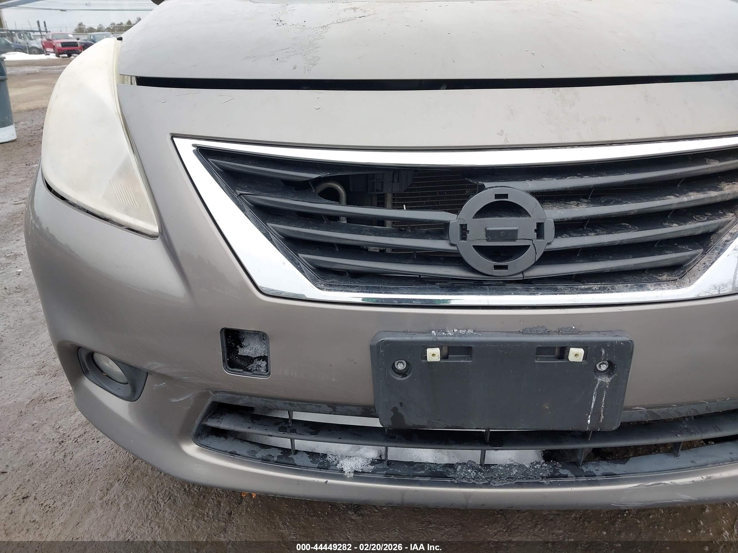 NISSAN VERSA image 6