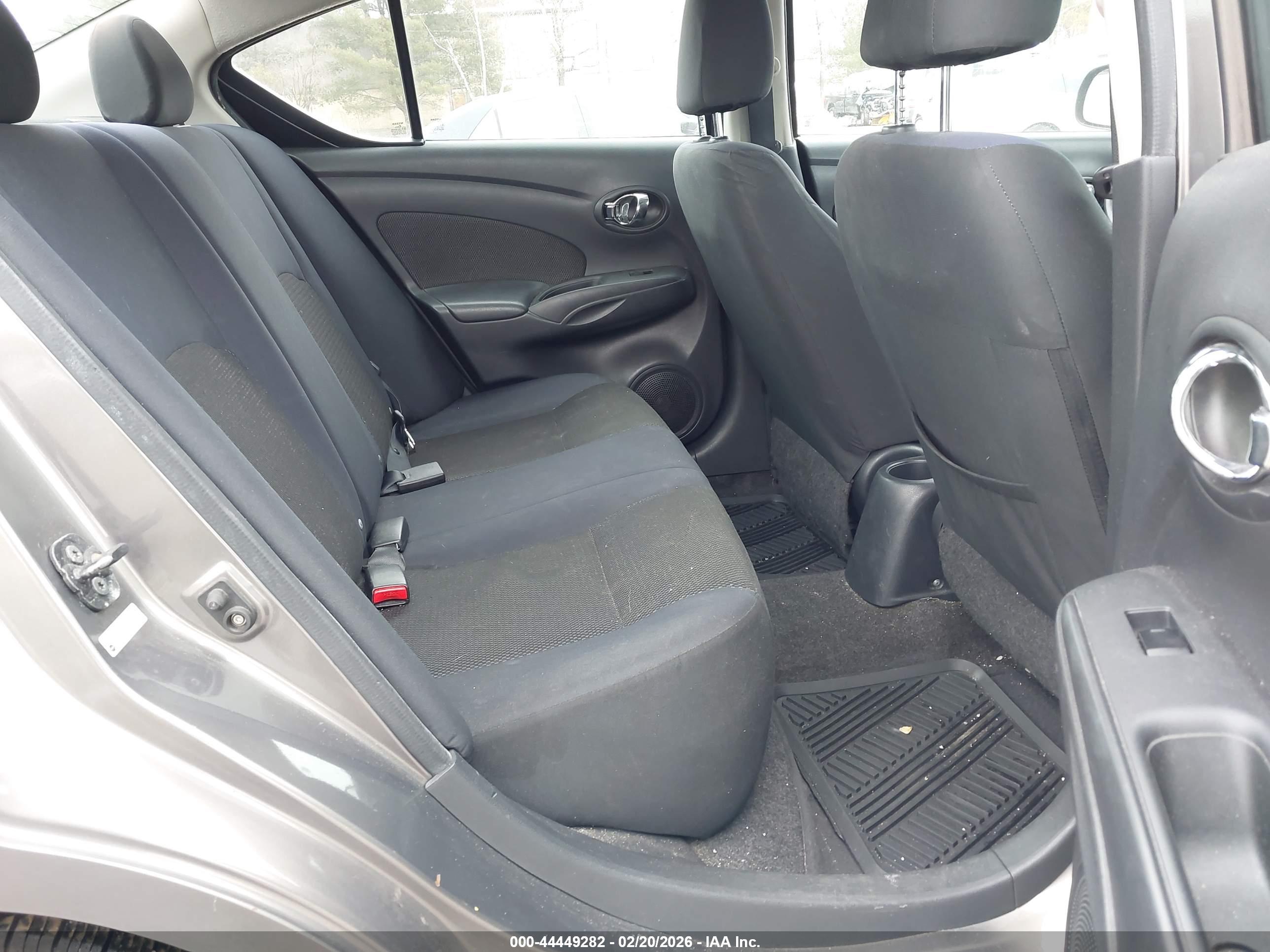 NISSAN VERSA image 8