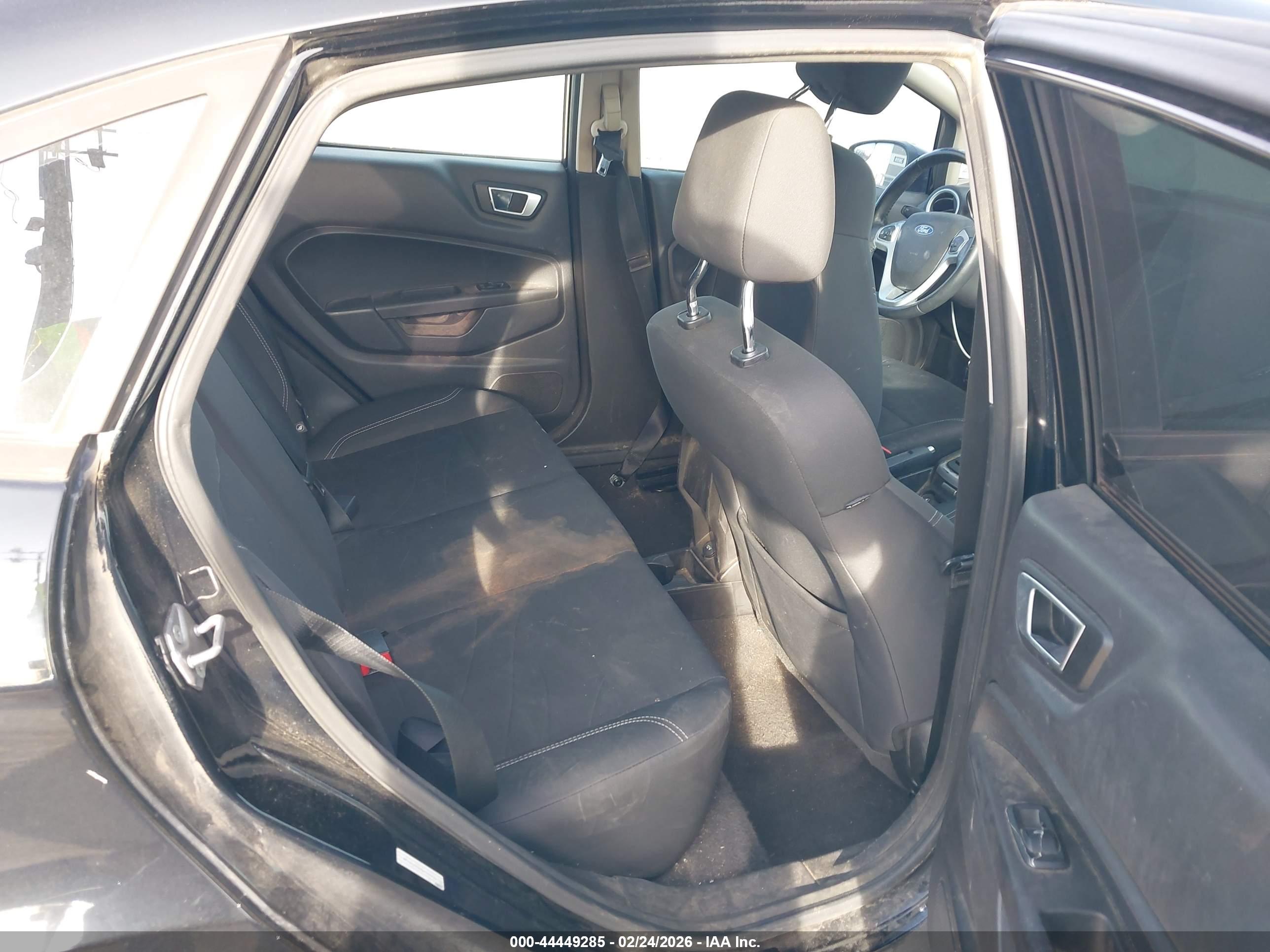 FORD FIESTA image 8
