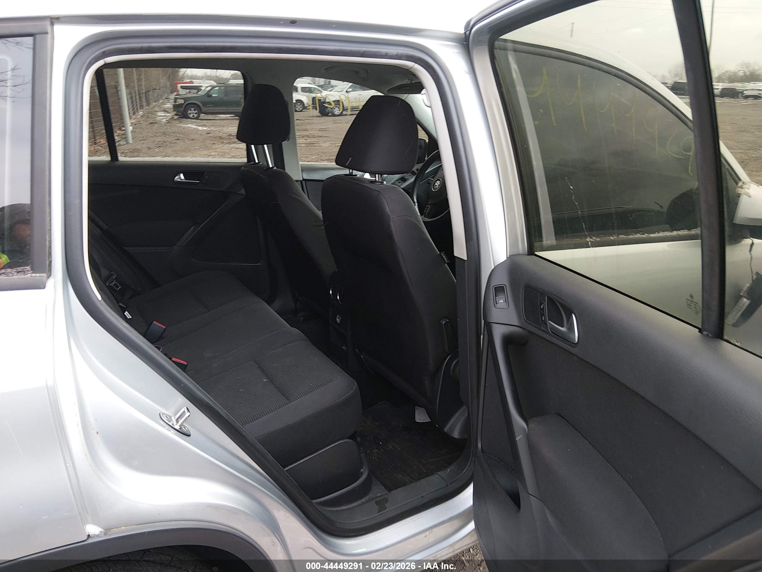 VOLKSWAGEN TIGUAN image 8