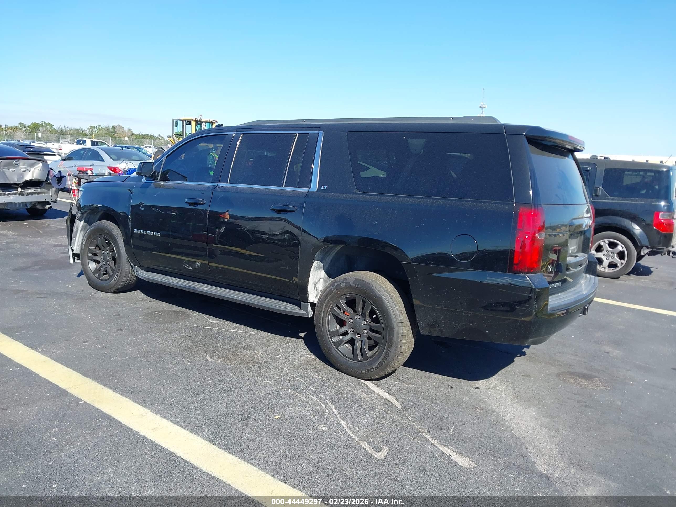 CHEVROLET SUBURBAN image 3