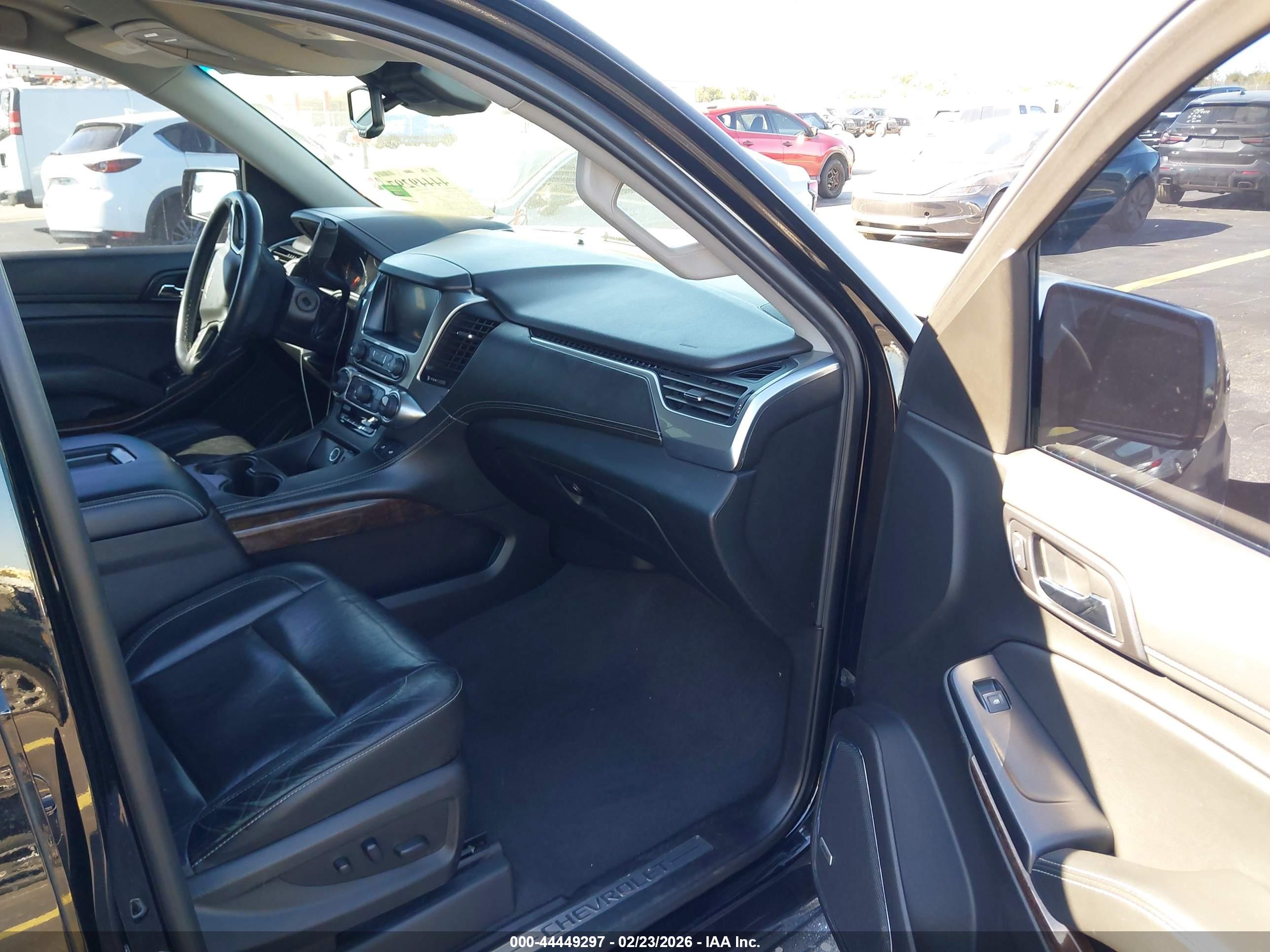 CHEVROLET SUBURBAN image 5