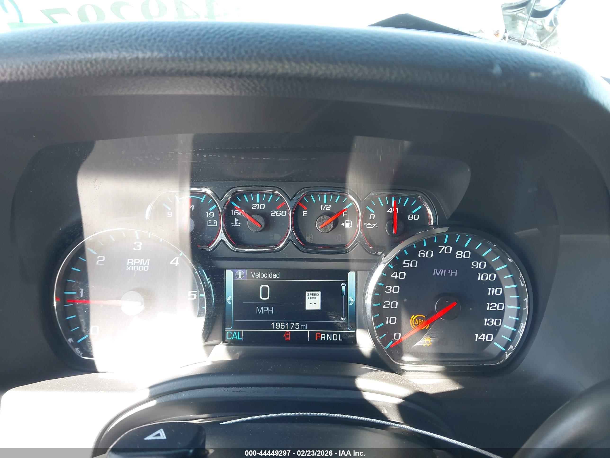 CHEVROLET SUBURBAN image 7