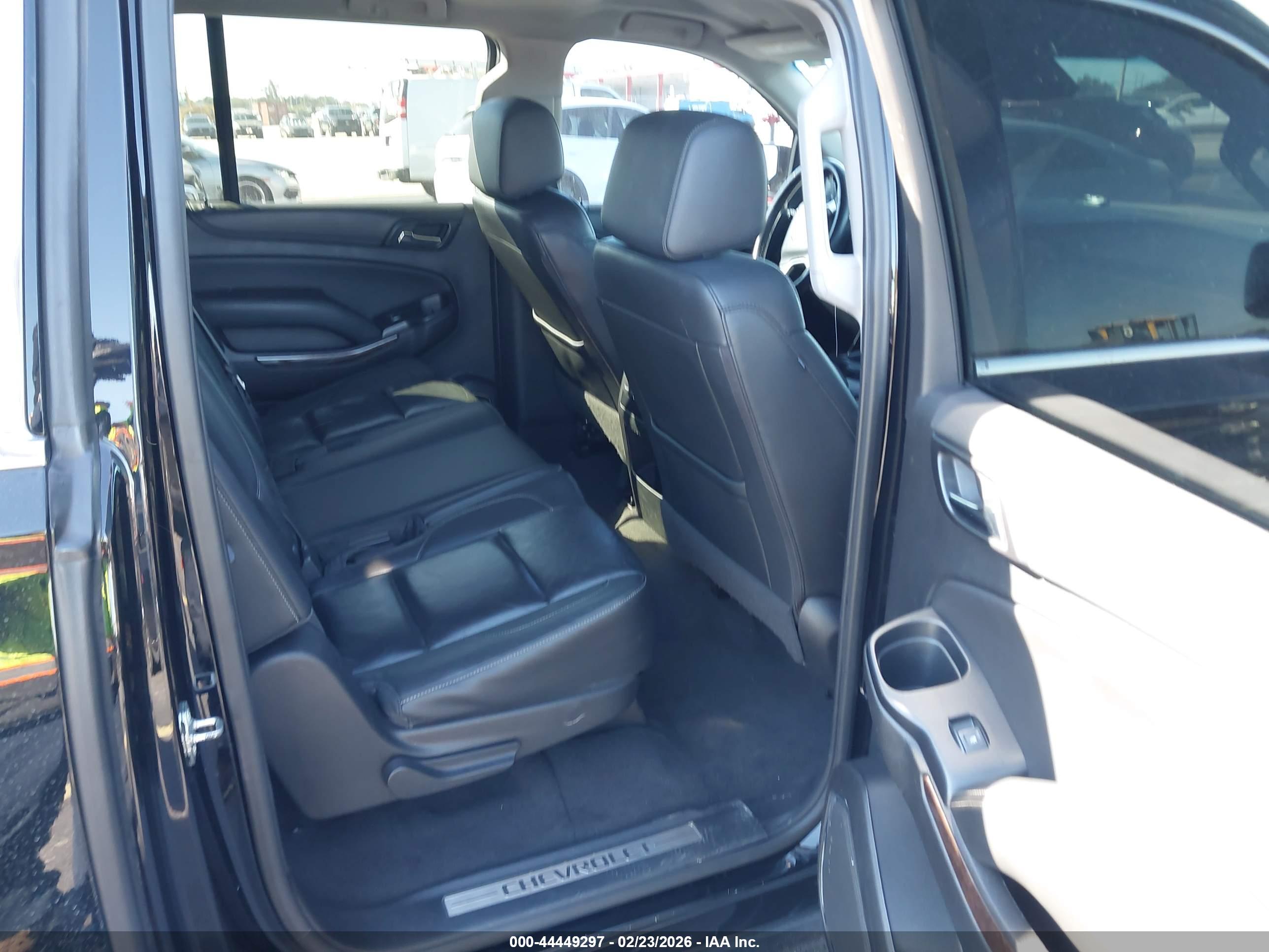 CHEVROLET SUBURBAN image 8