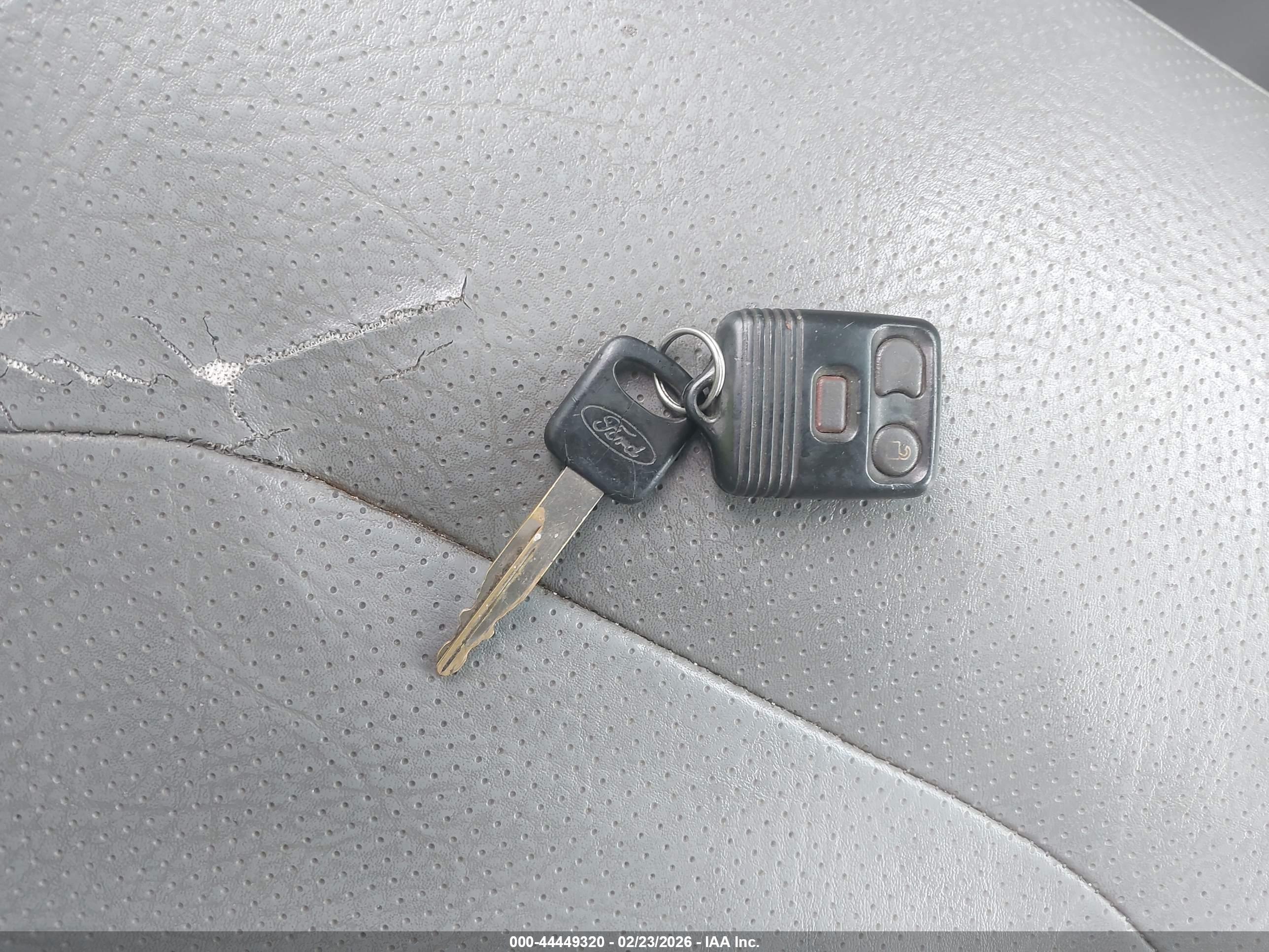 FORD E-150 image 11