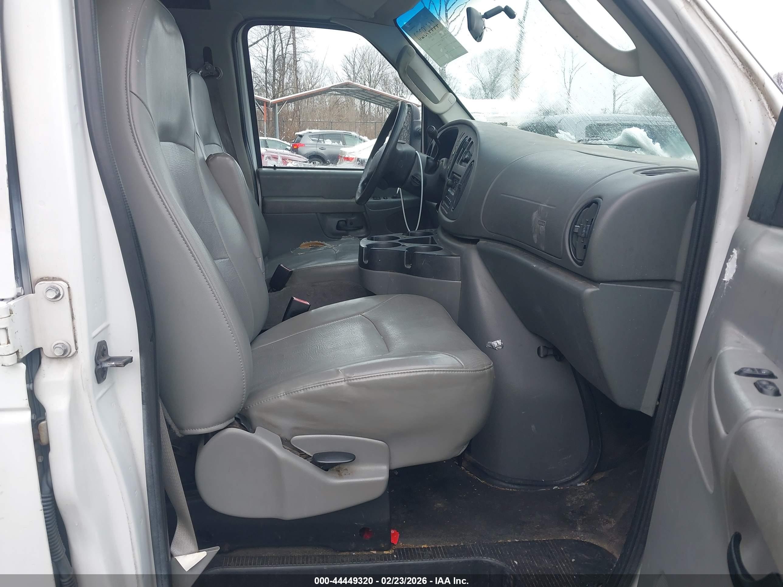 FORD E-150 image 5