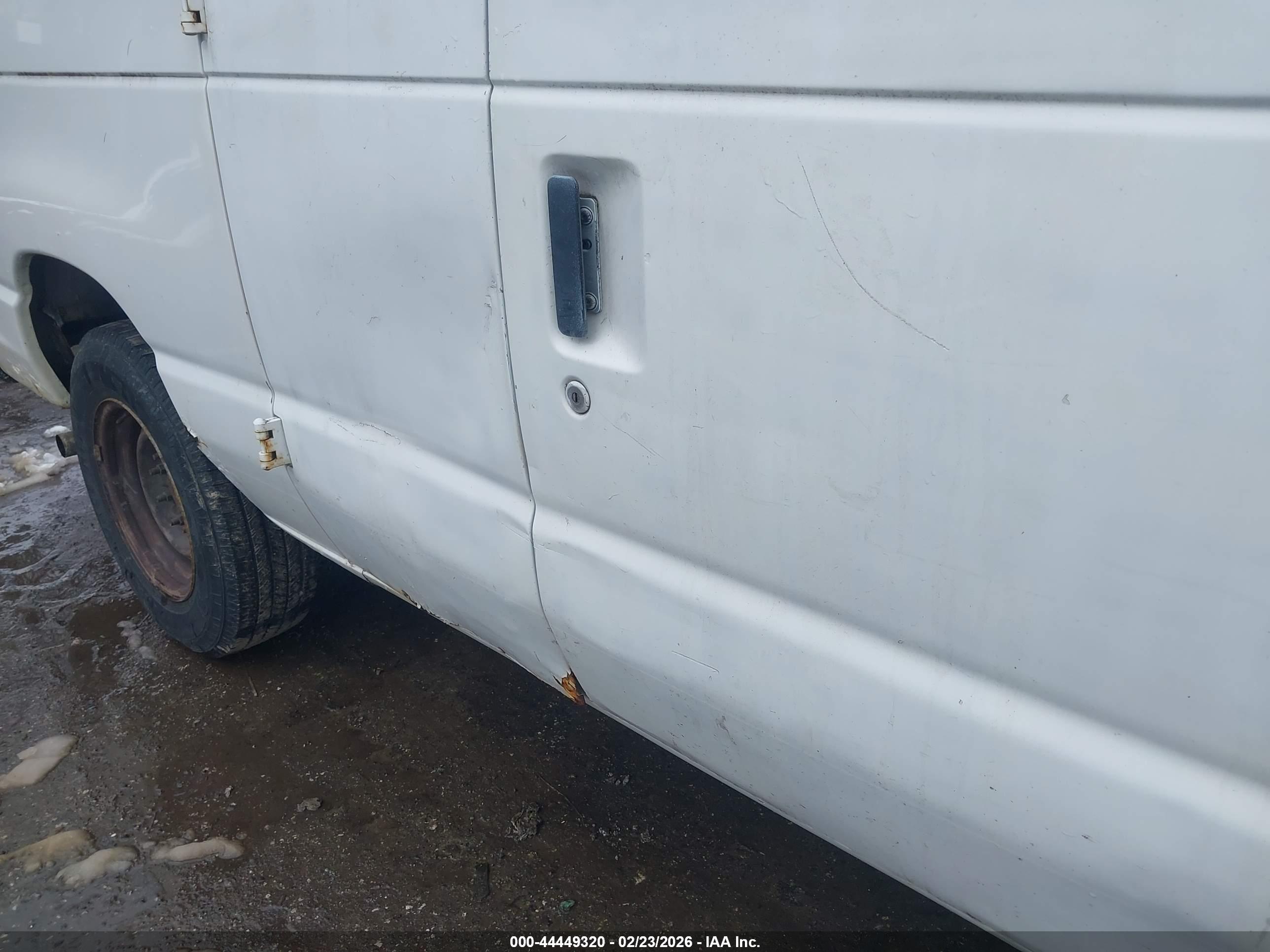 FORD E-150 image 6