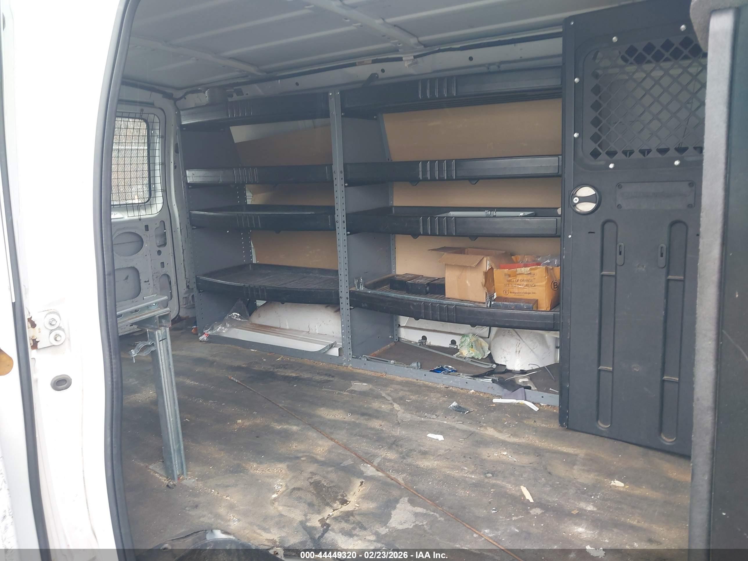 FORD E-150 image 8