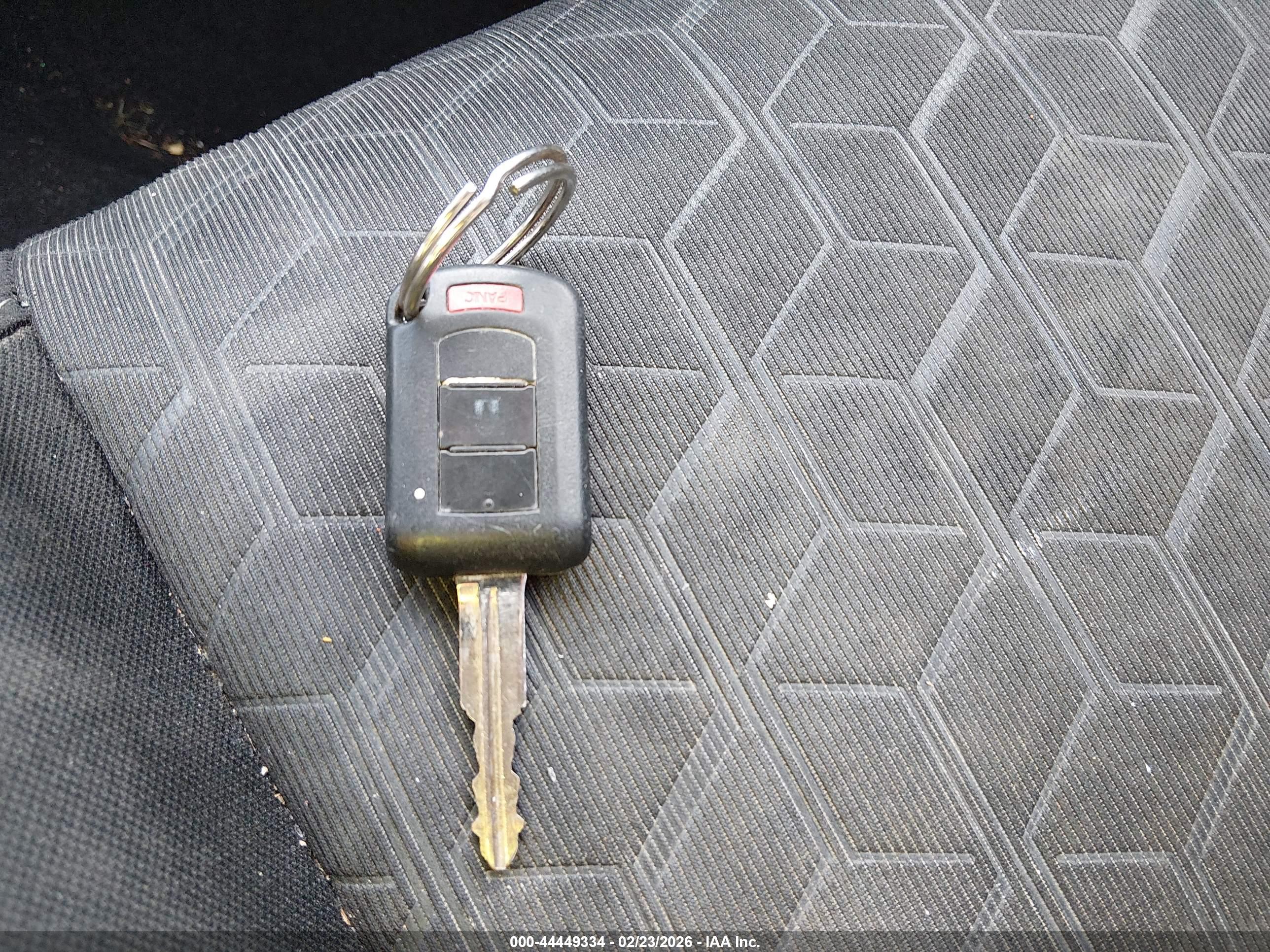 MITSUBISHI OUTLANDER image 11
