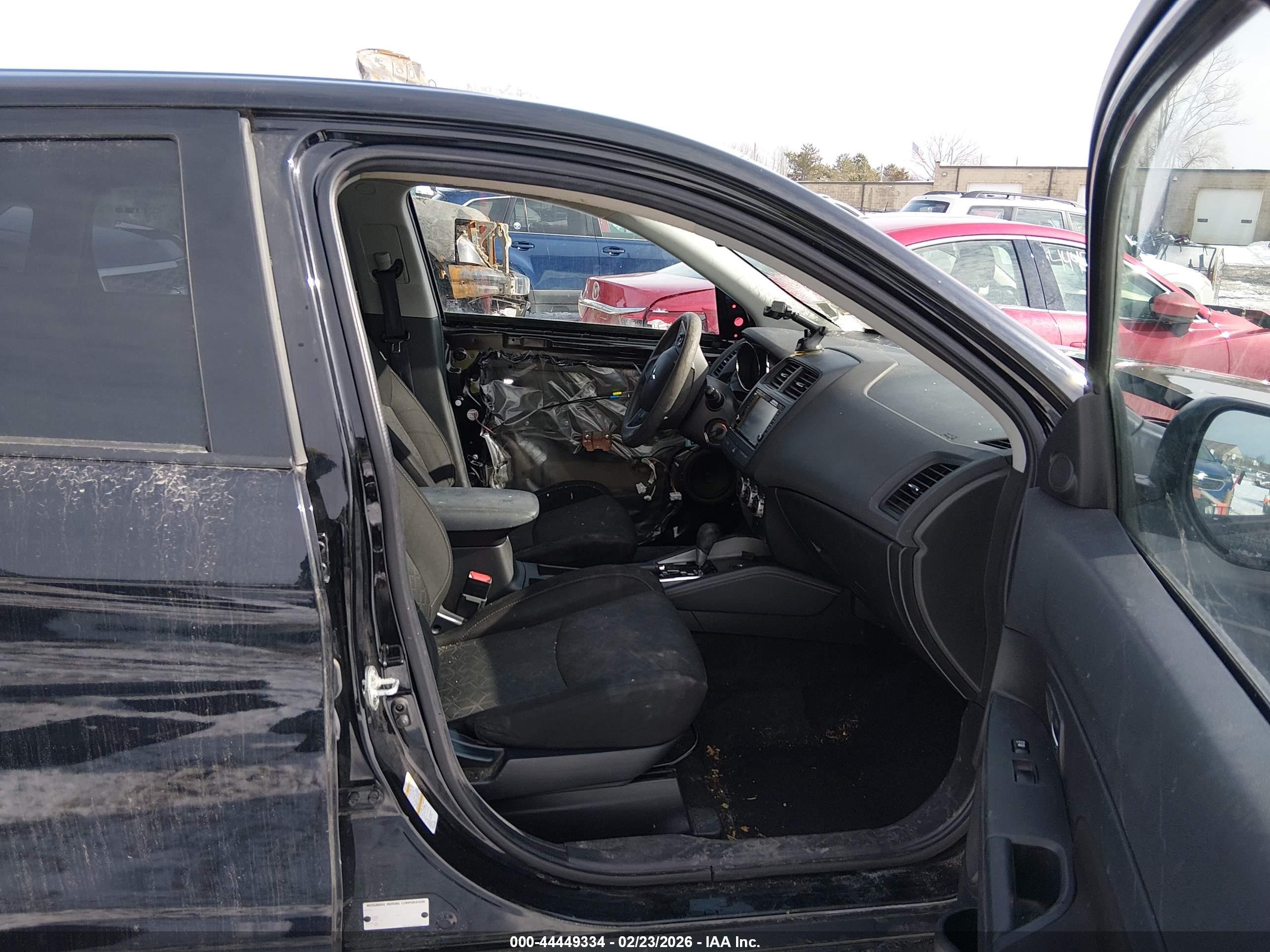MITSUBISHI OUTLANDER image 5