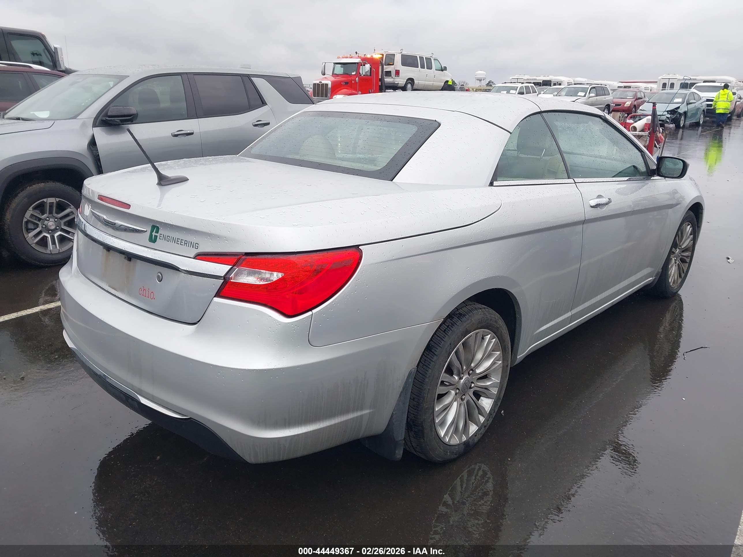 CHRYSLER 200 image 4