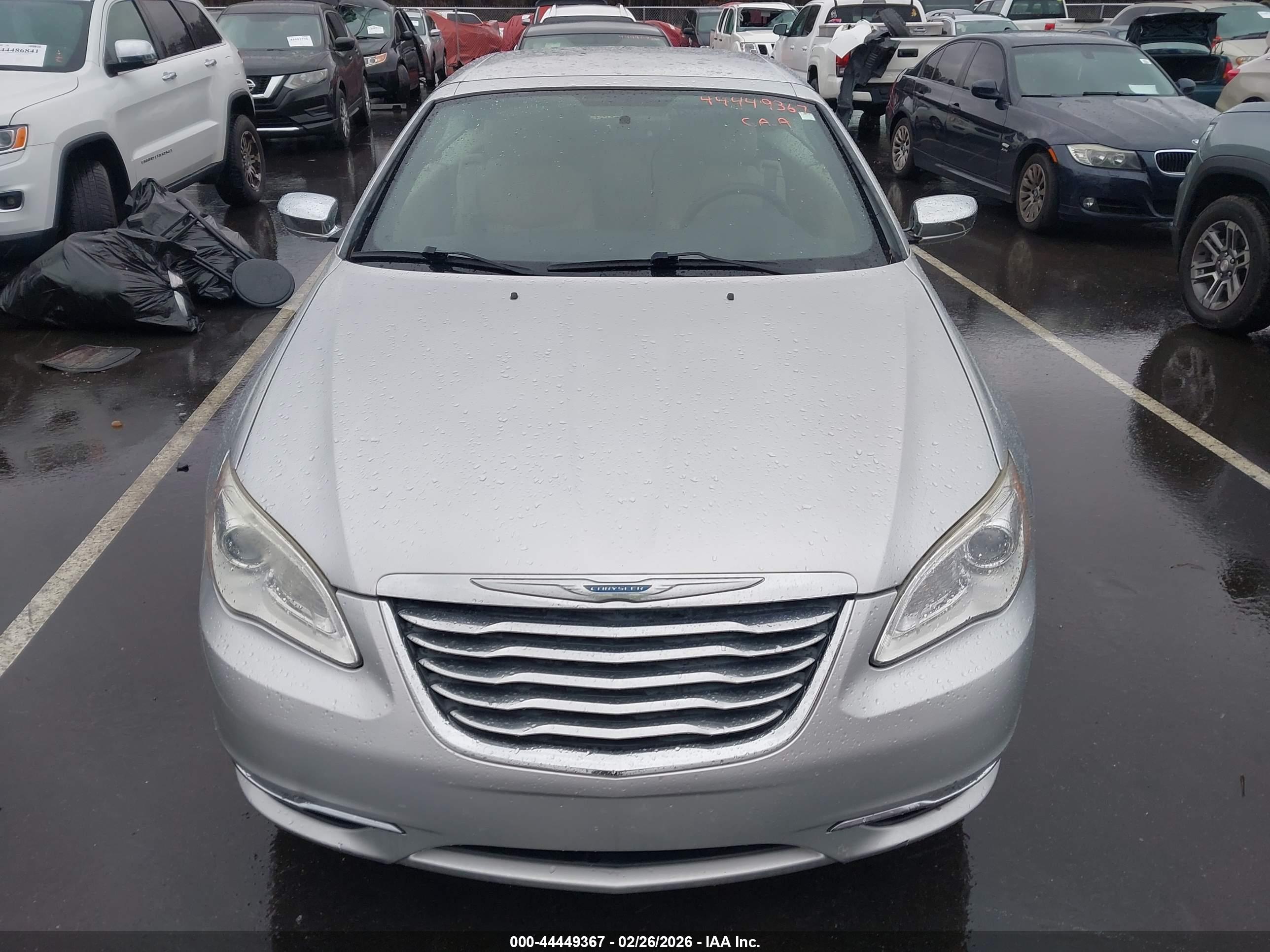 CHRYSLER 200 image 6