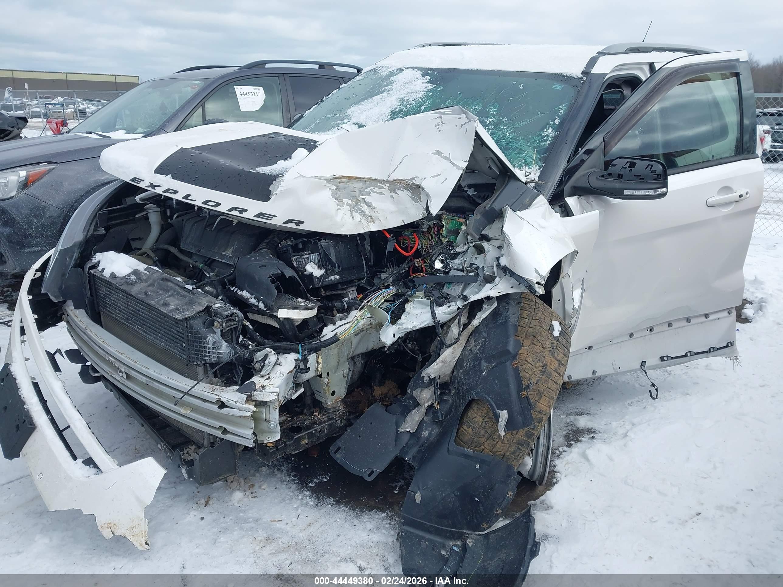 FORD EXPLORER image 6