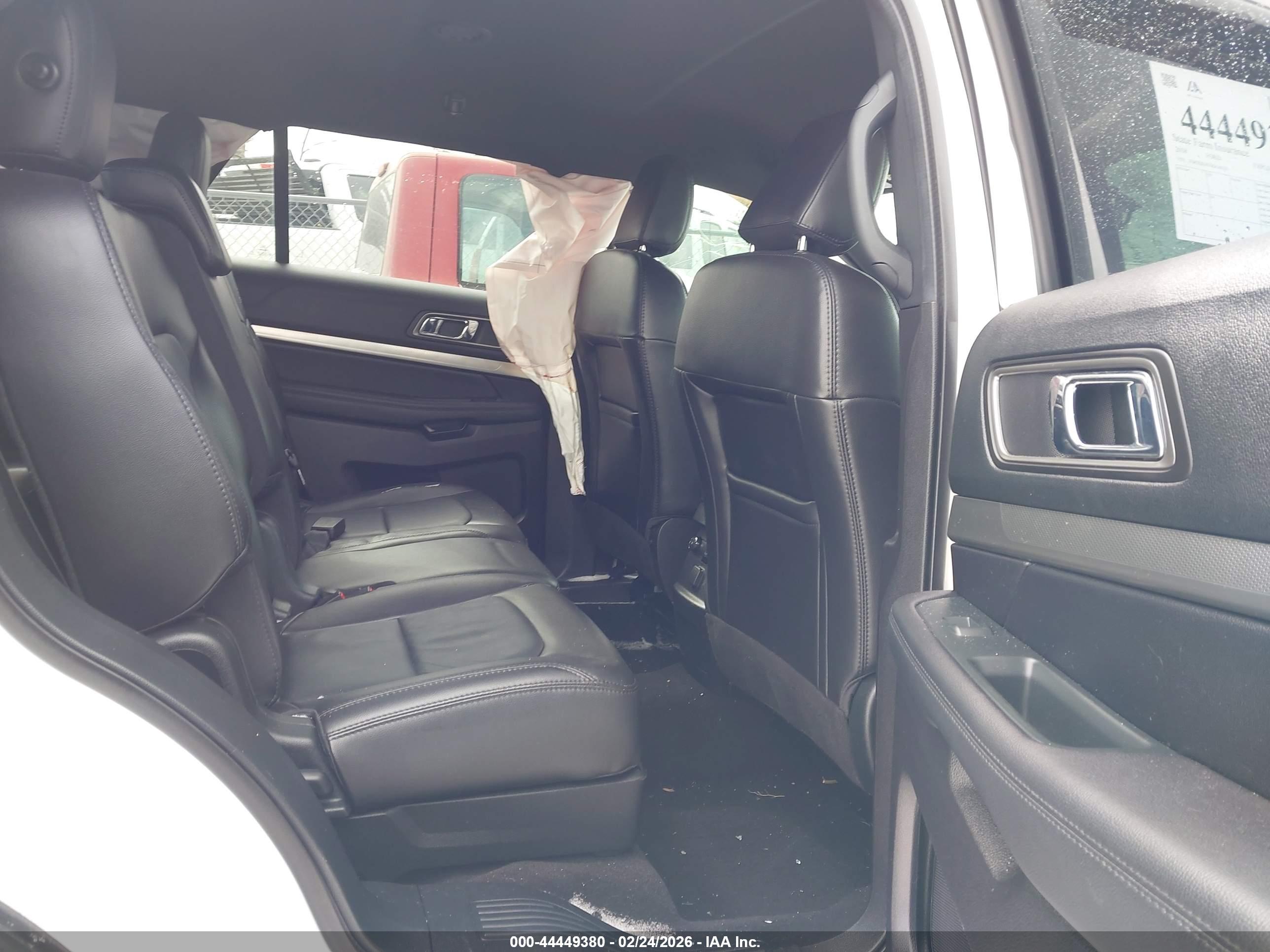 FORD EXPLORER image 8
