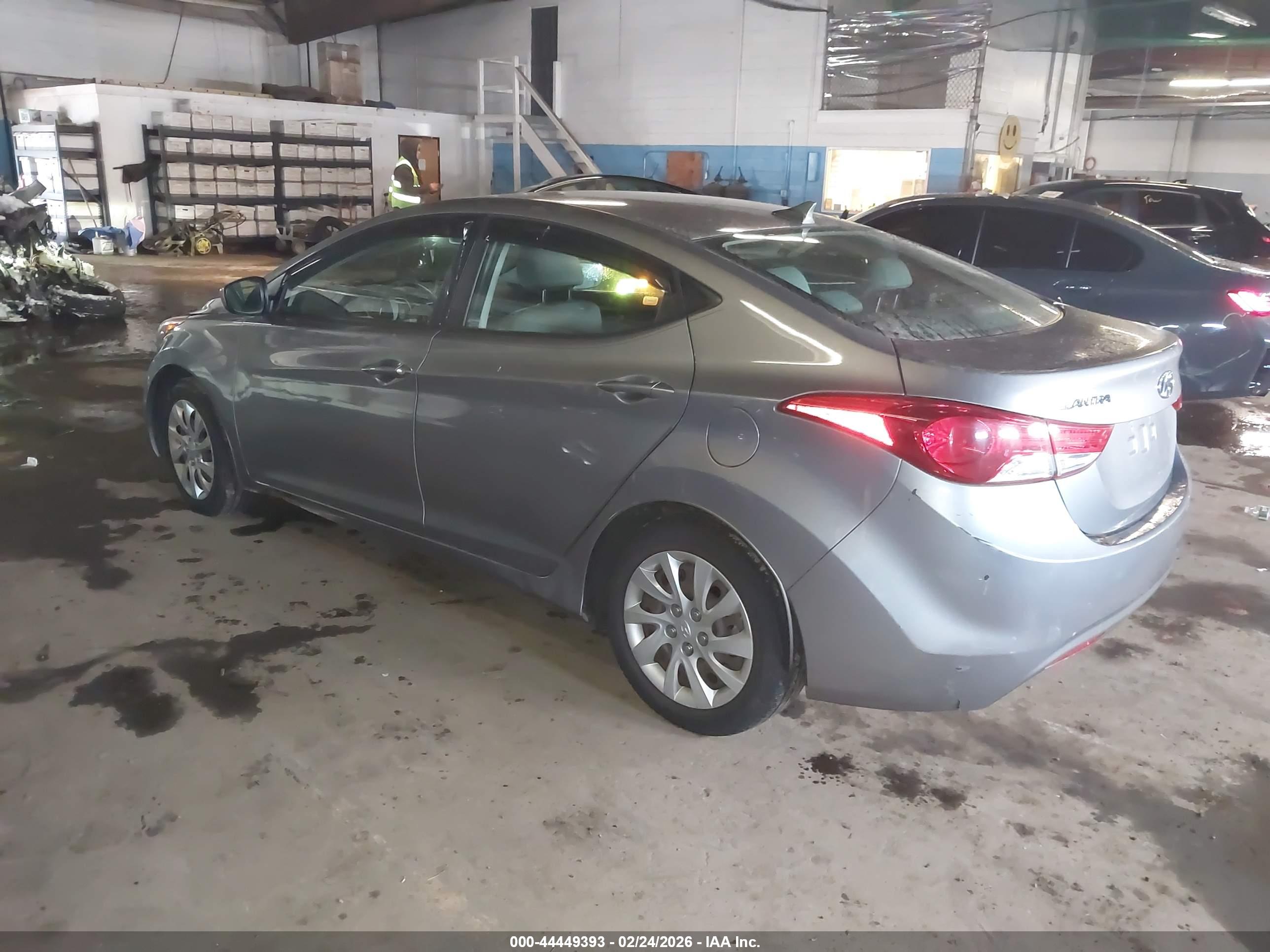 HYUNDAI ELANTRA image 3