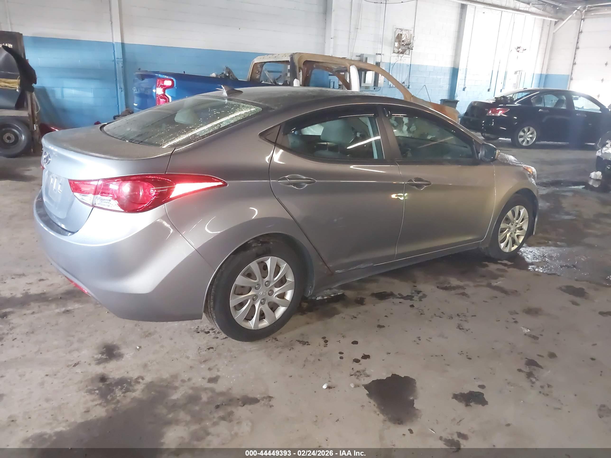 HYUNDAI ELANTRA image 4