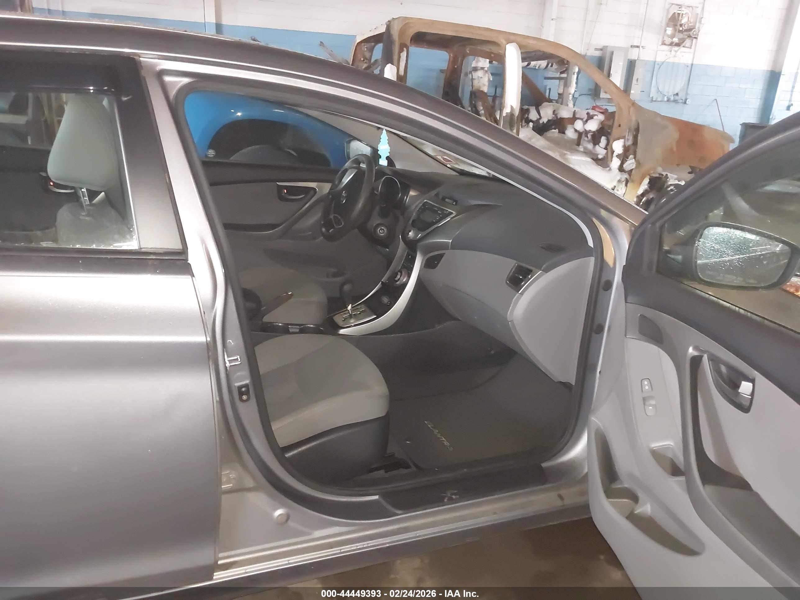 HYUNDAI ELANTRA image 5