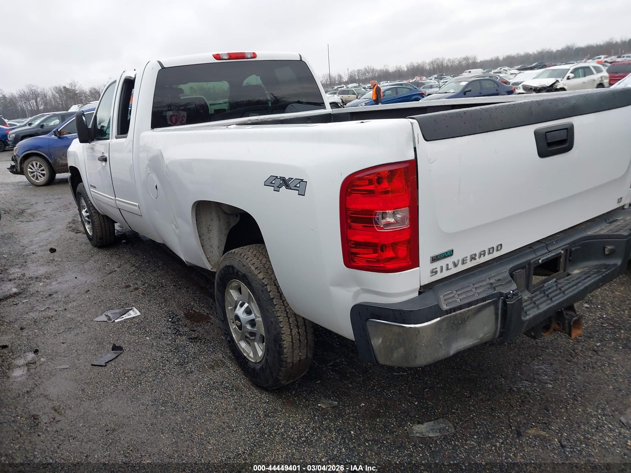 CHEVROLET SILVERADO image 3