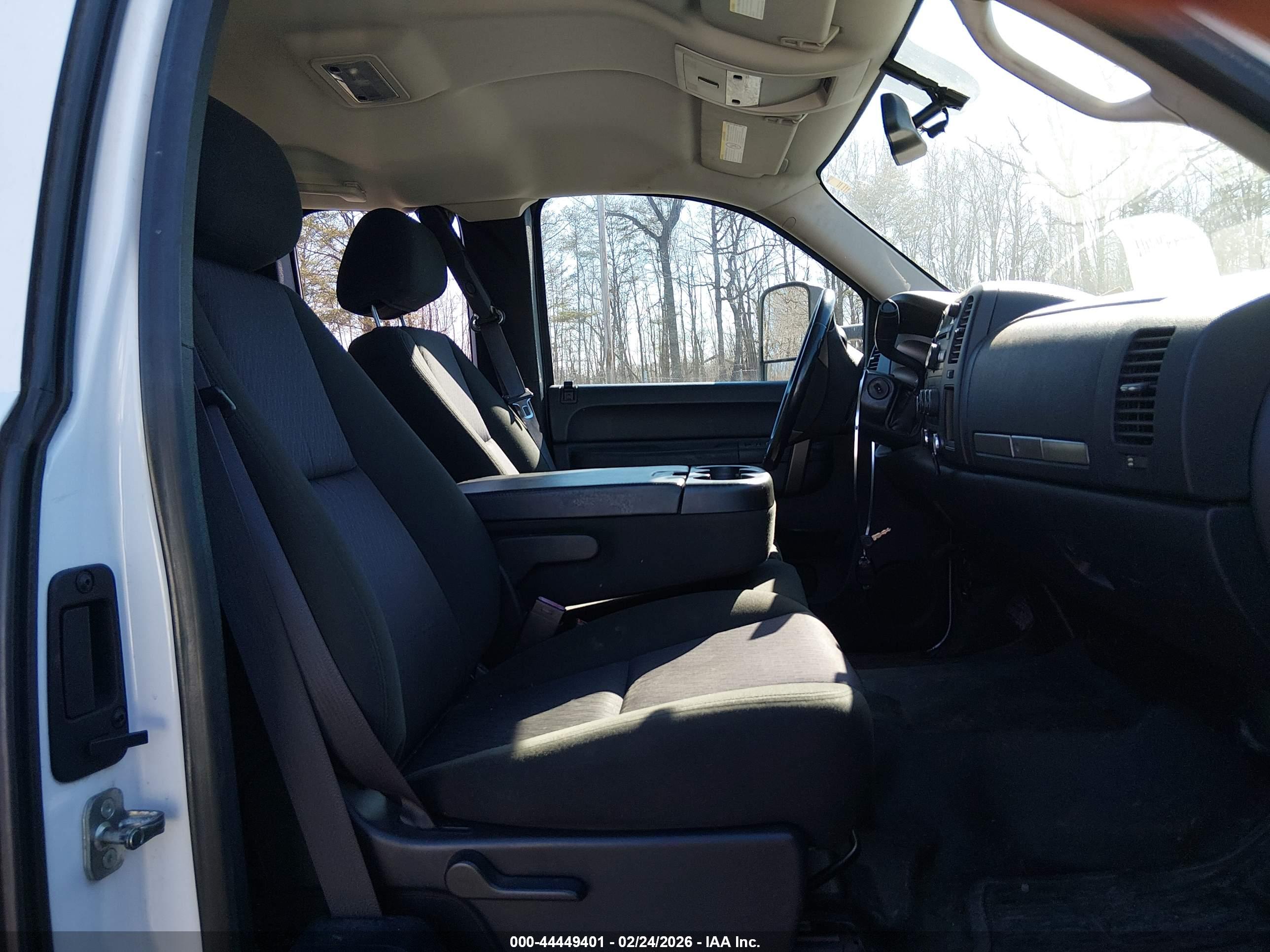 CHEVROLET SILVERADO image 5