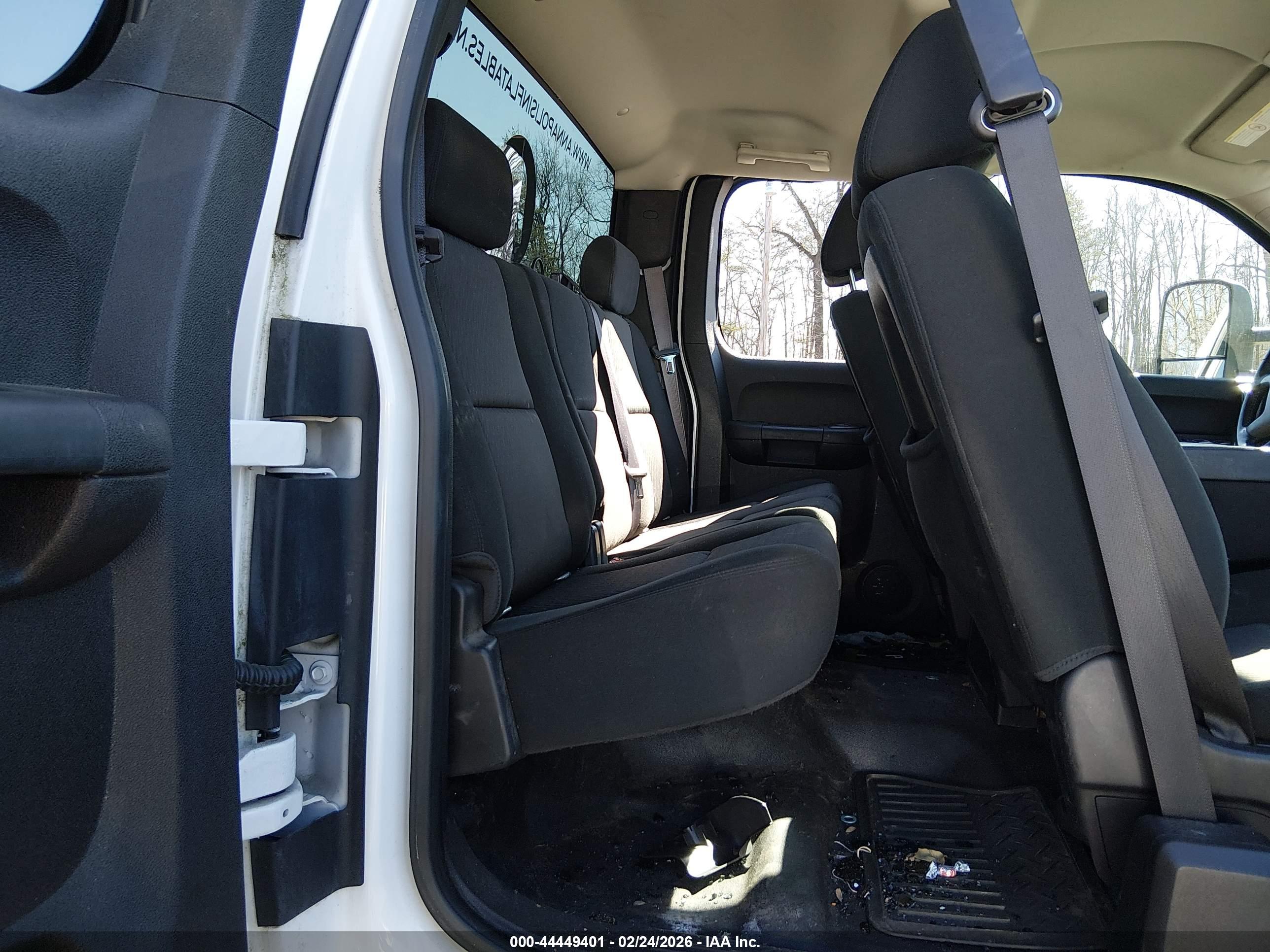 CHEVROLET SILVERADO image 8