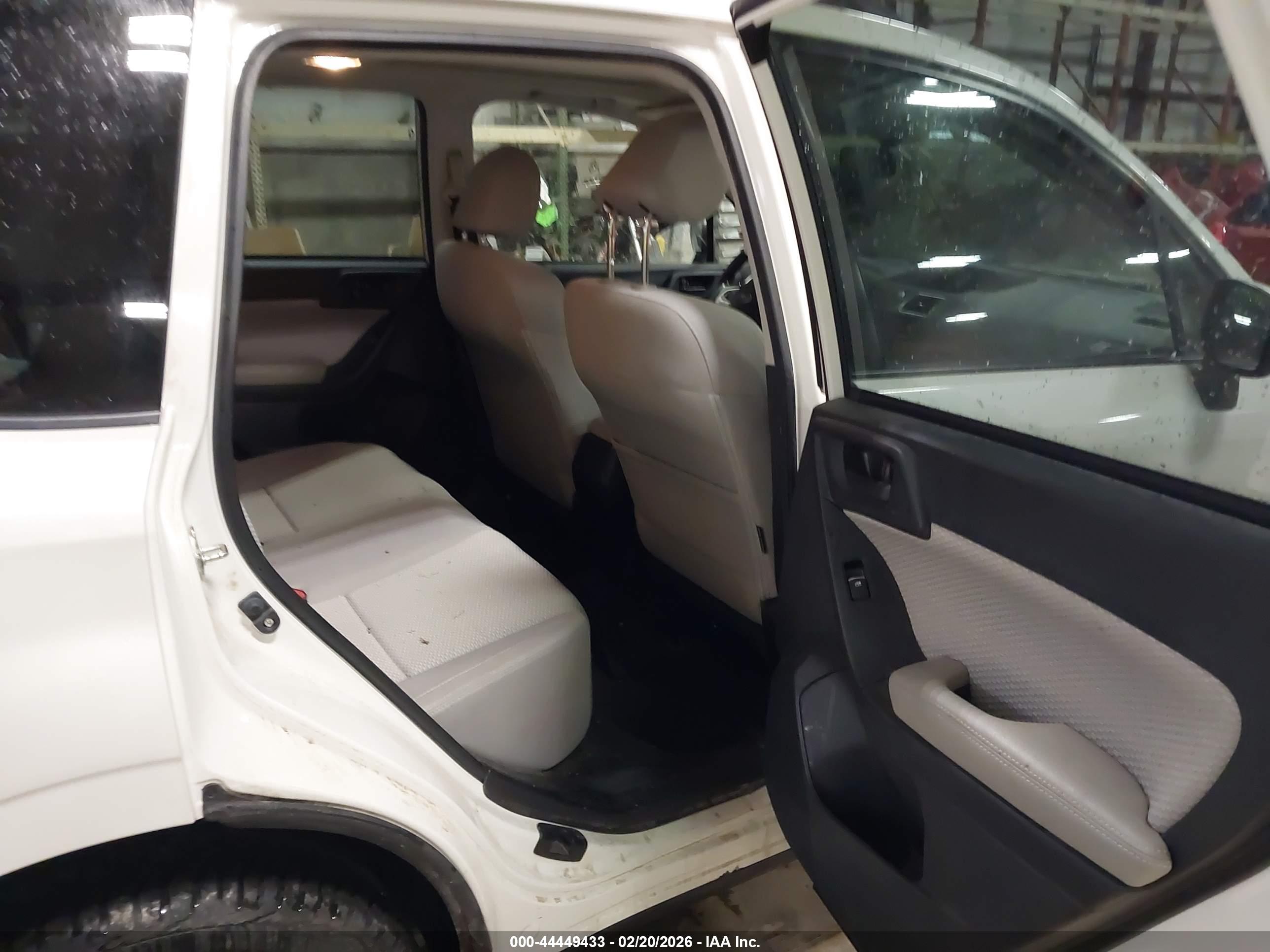 SUBARU FORESTER image 8