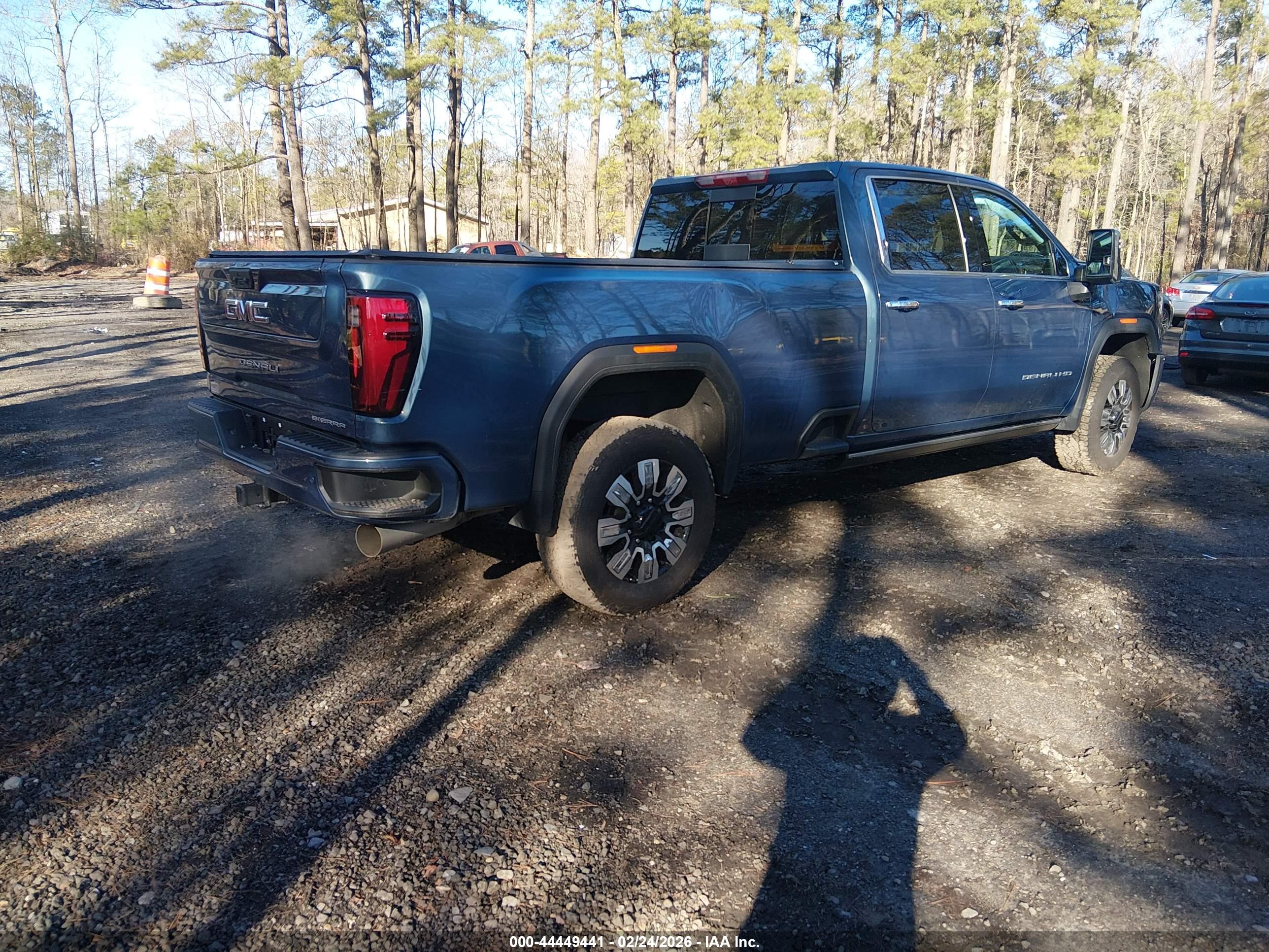 GMC SIERRA image 4
