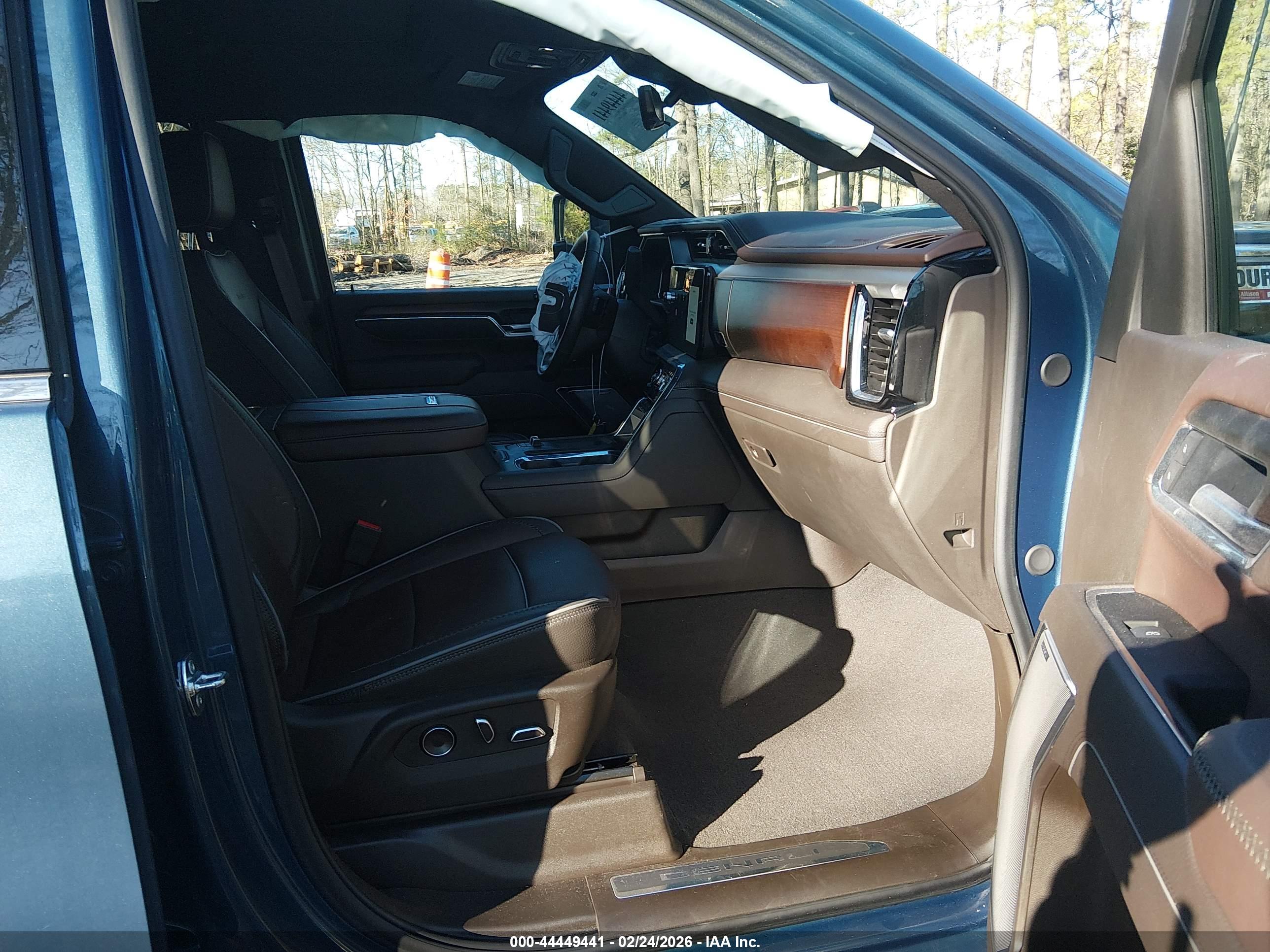 GMC SIERRA image 5