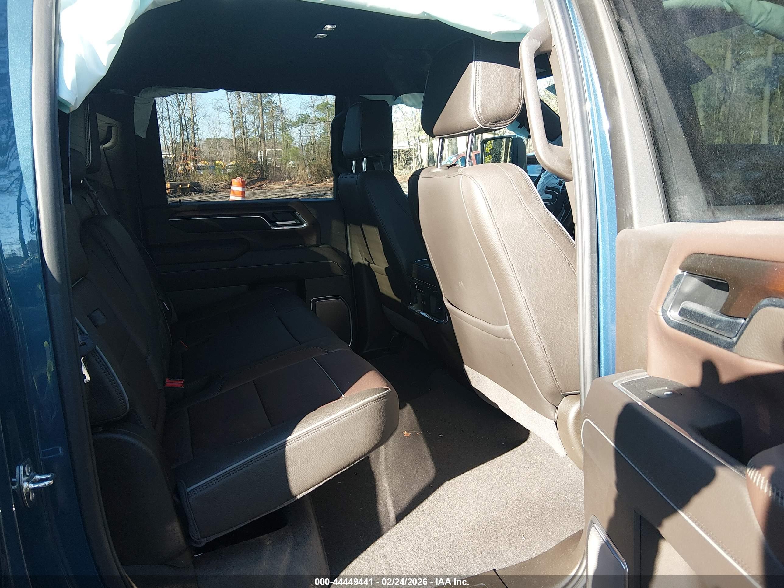 GMC SIERRA image 8