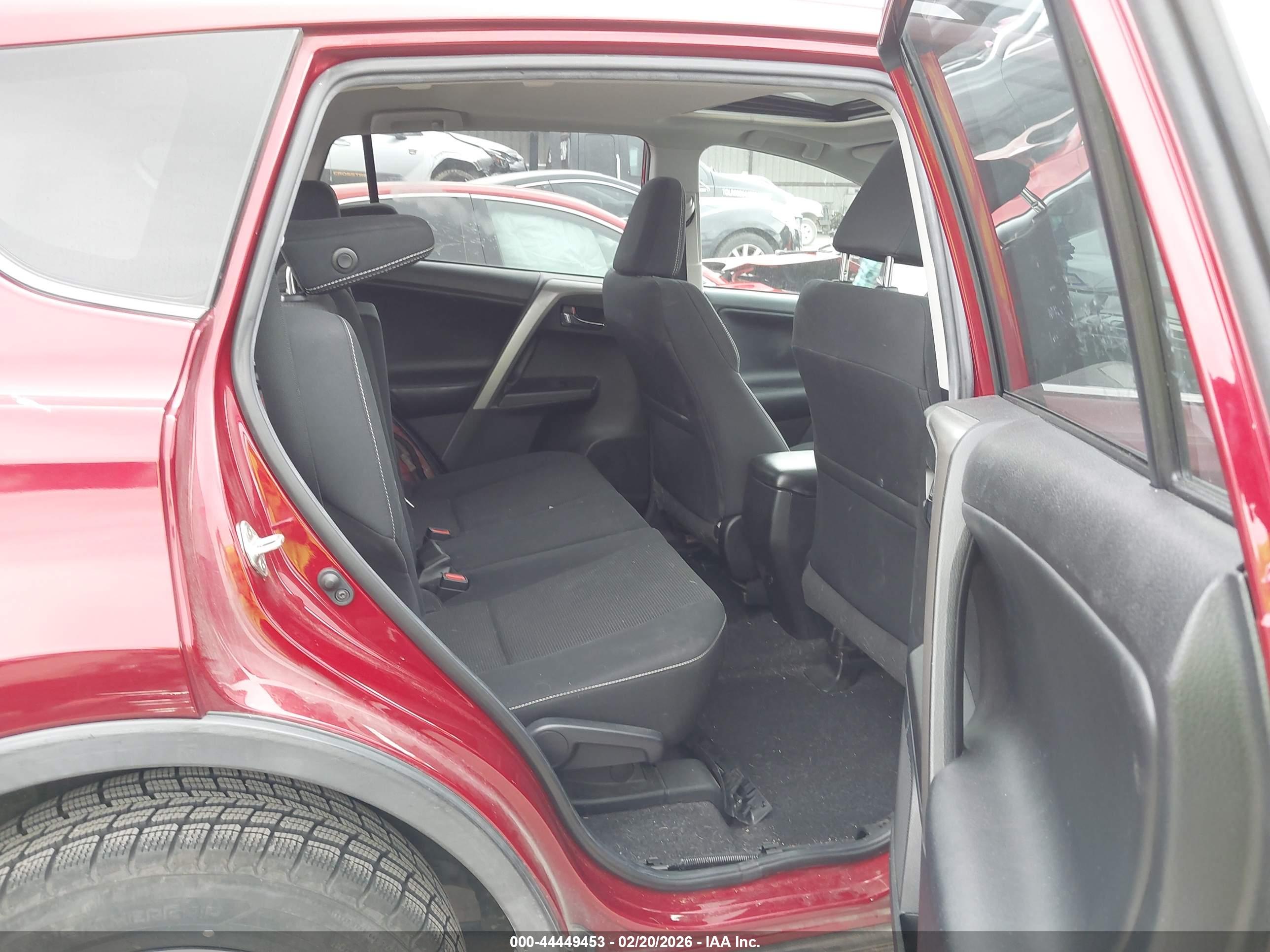 TOYOTA RAV4 image 8