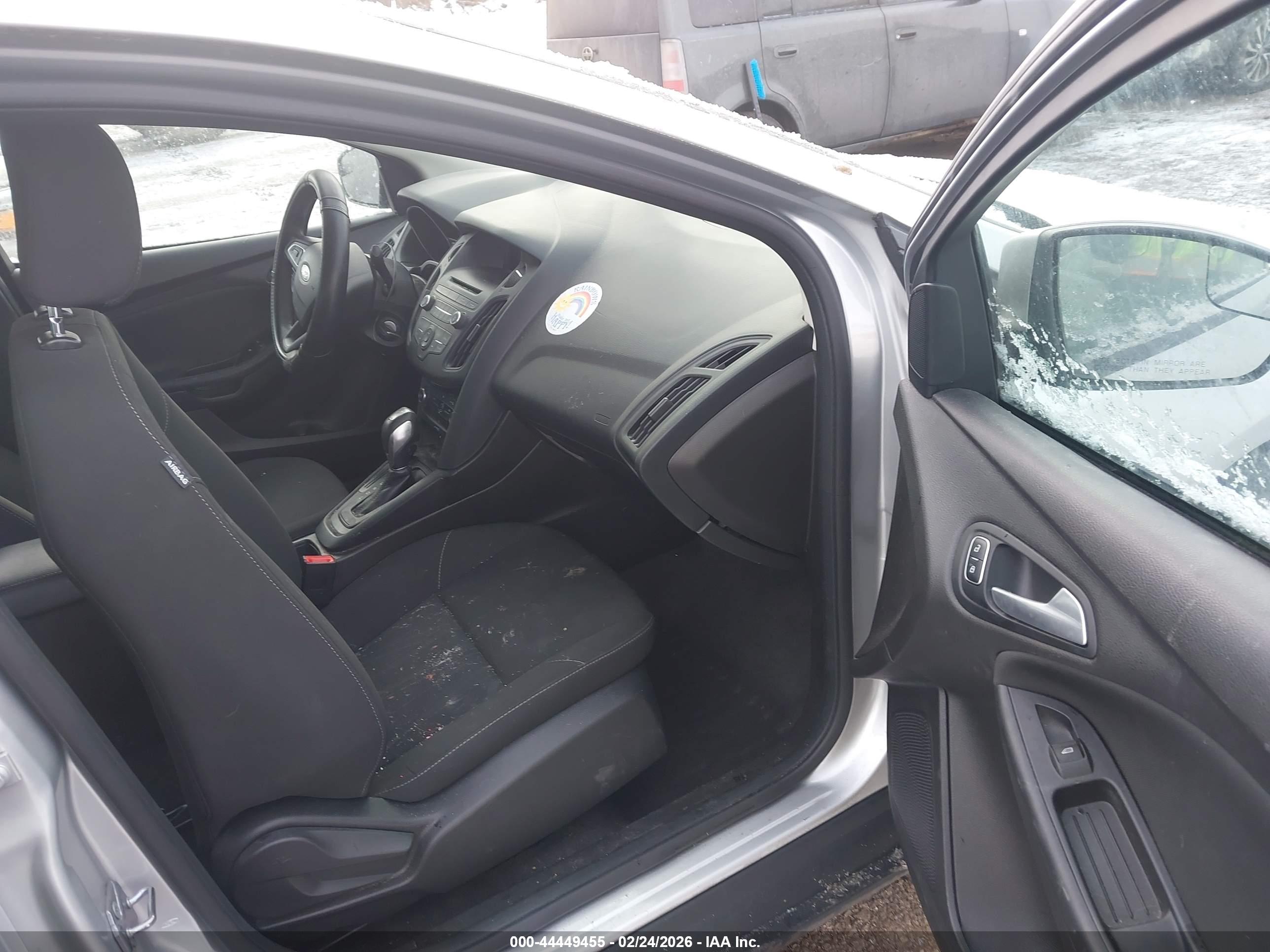 FORD FOCUS image 5