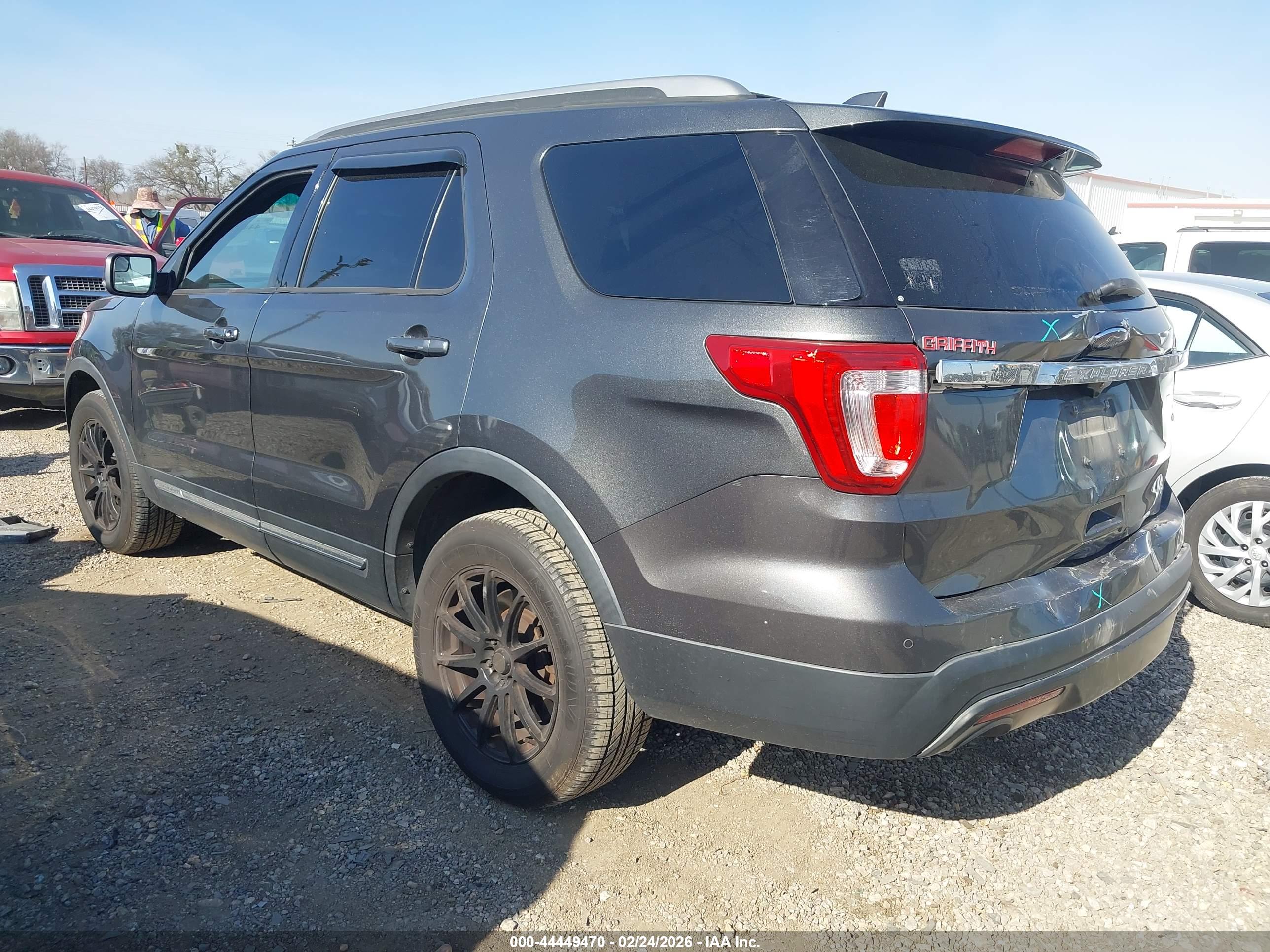 FORD EXPLORER image 3