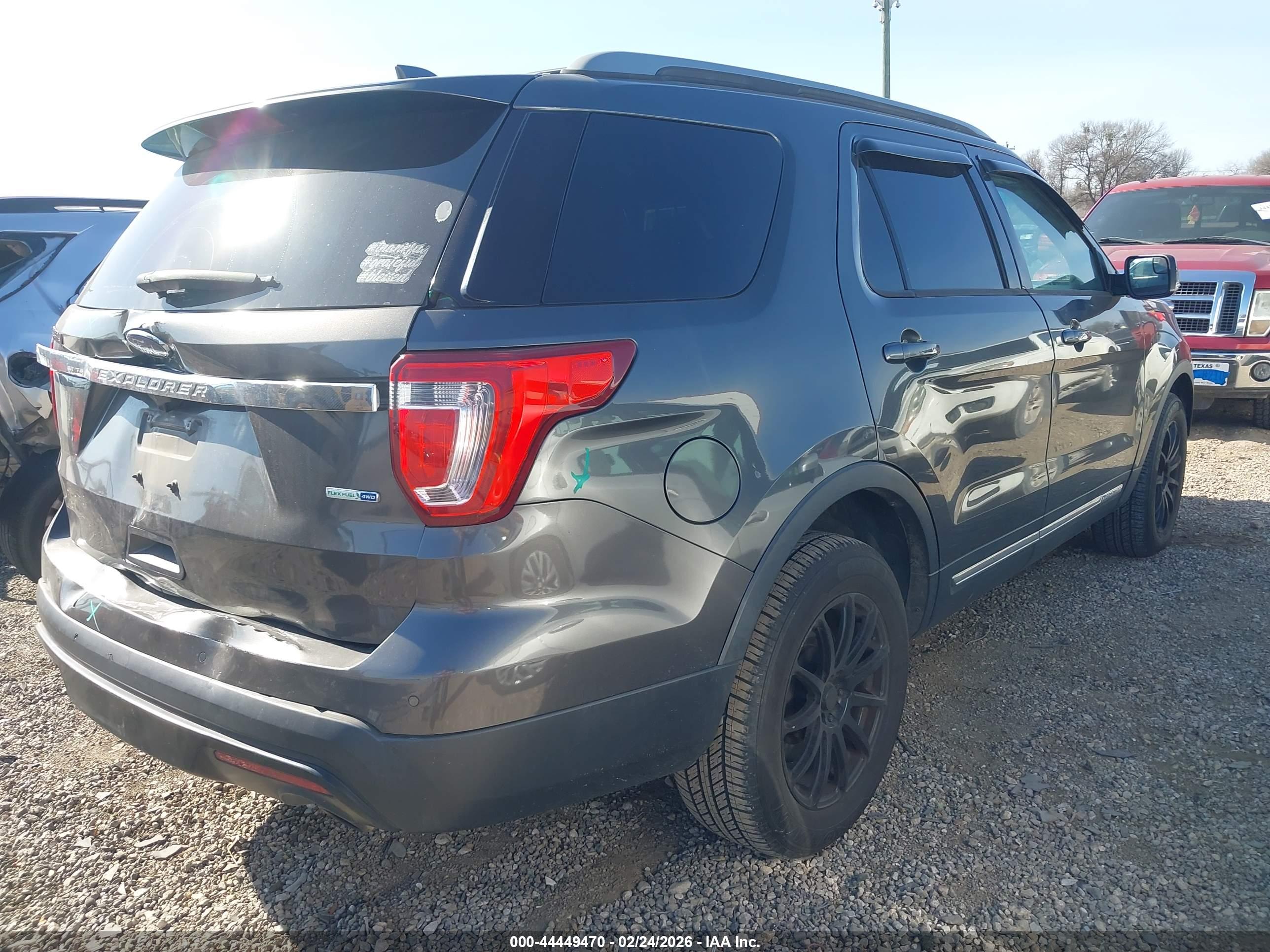 FORD EXPLORER image 4