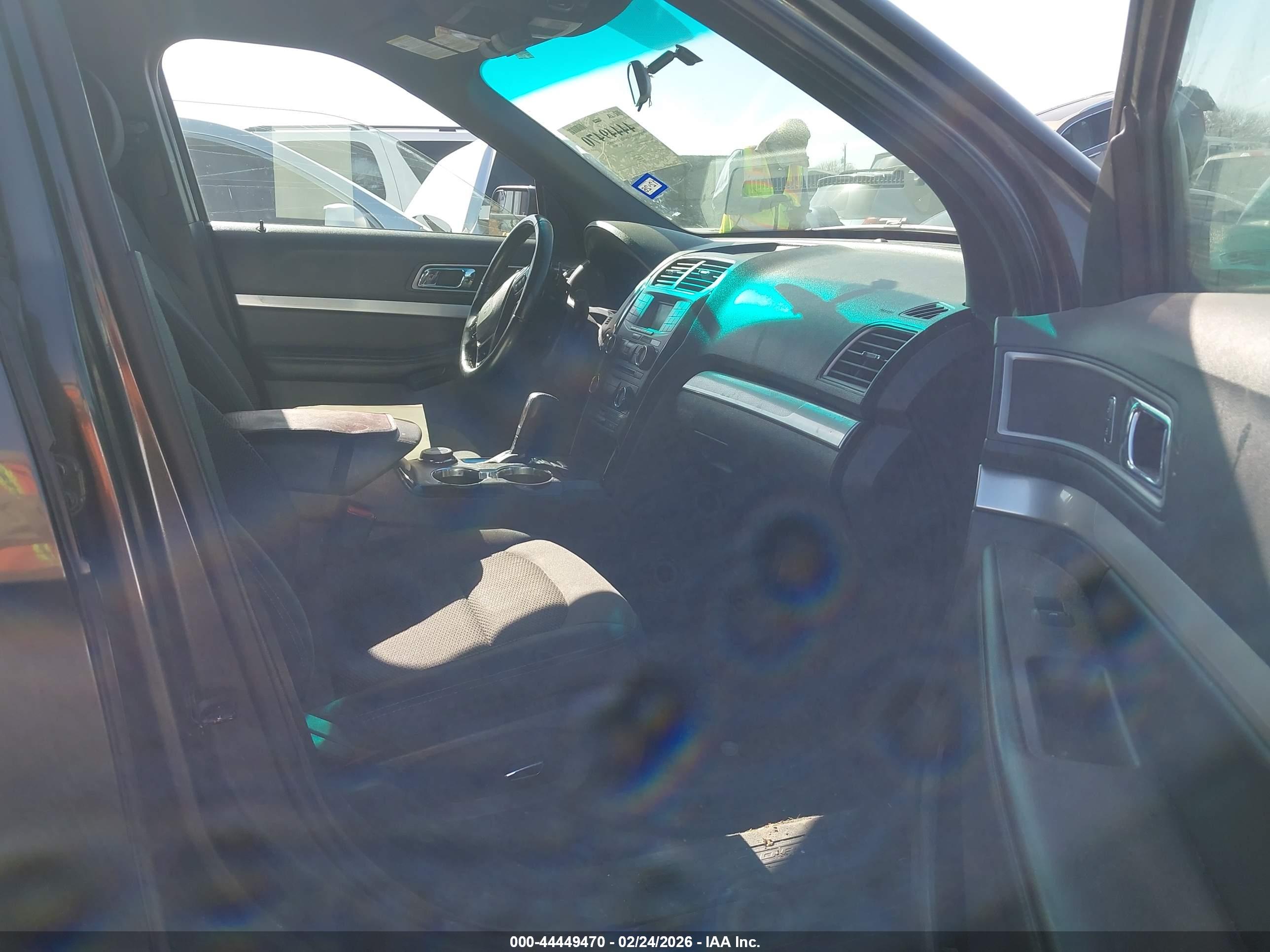 FORD EXPLORER image 5