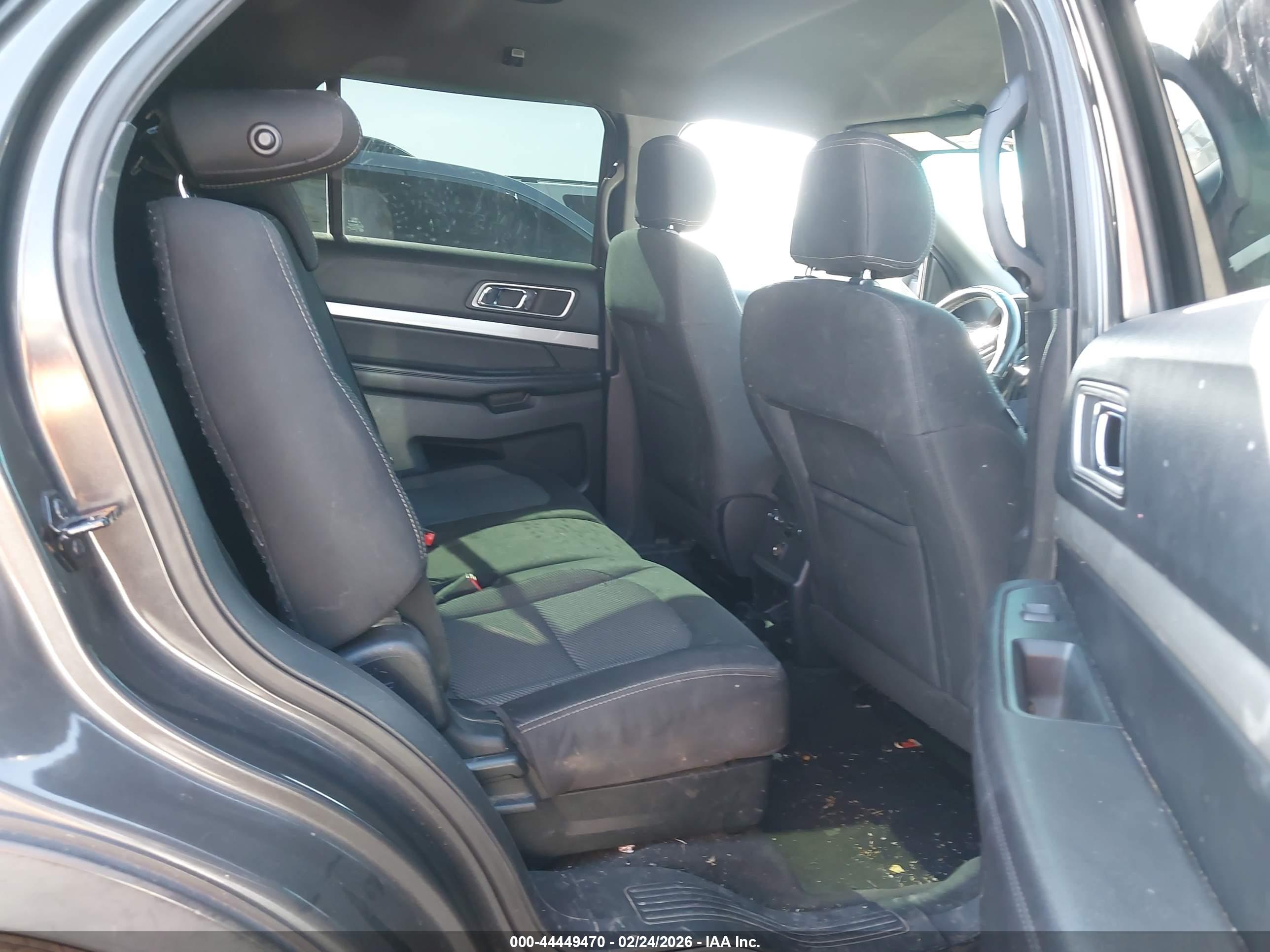 FORD EXPLORER image 8